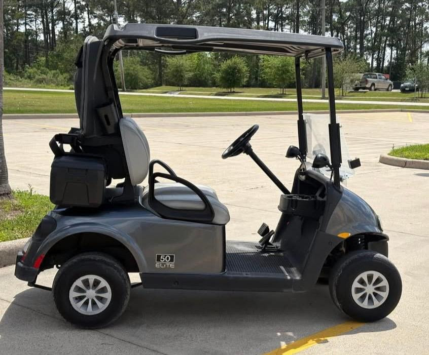 2022 E-Z-GO Freedom RXV