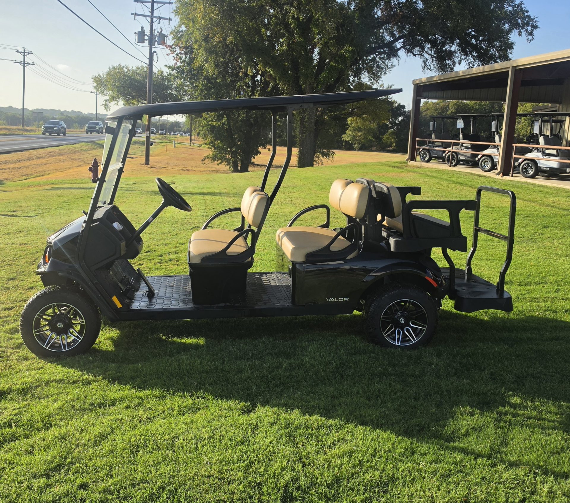 2024 EZGO Valor photo 3