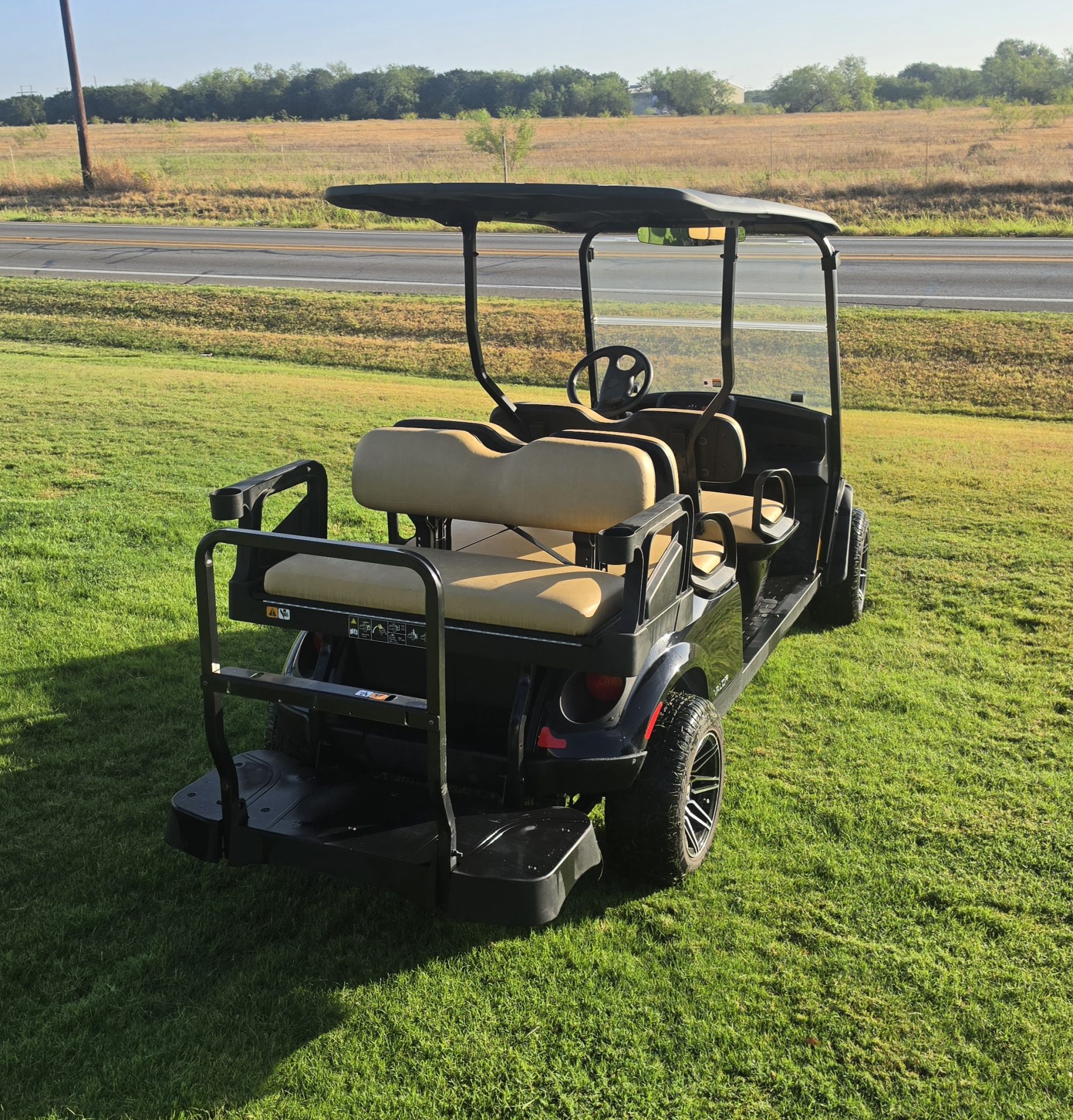 2024 EZGO Valor photo 4