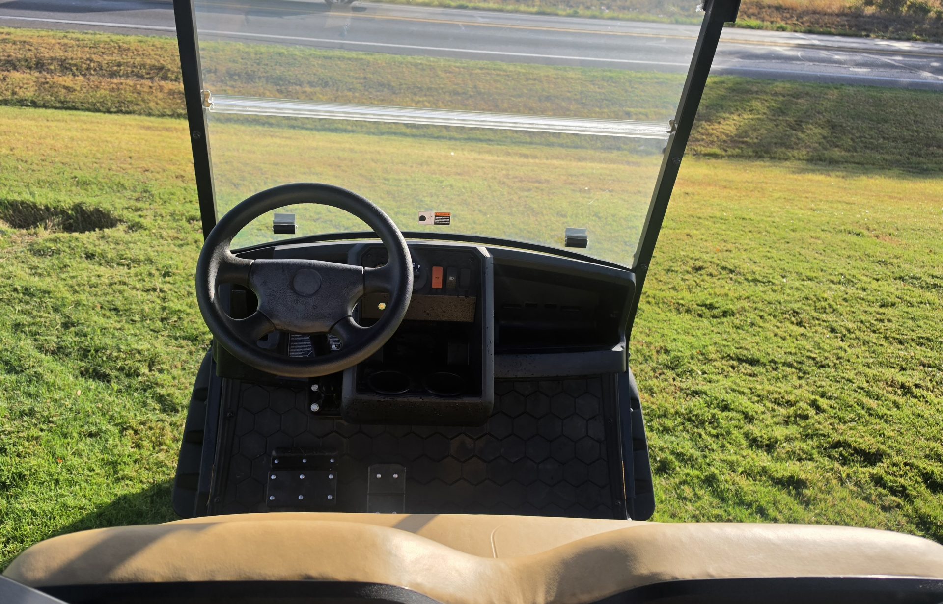 2024 EZGO Valor photo 6