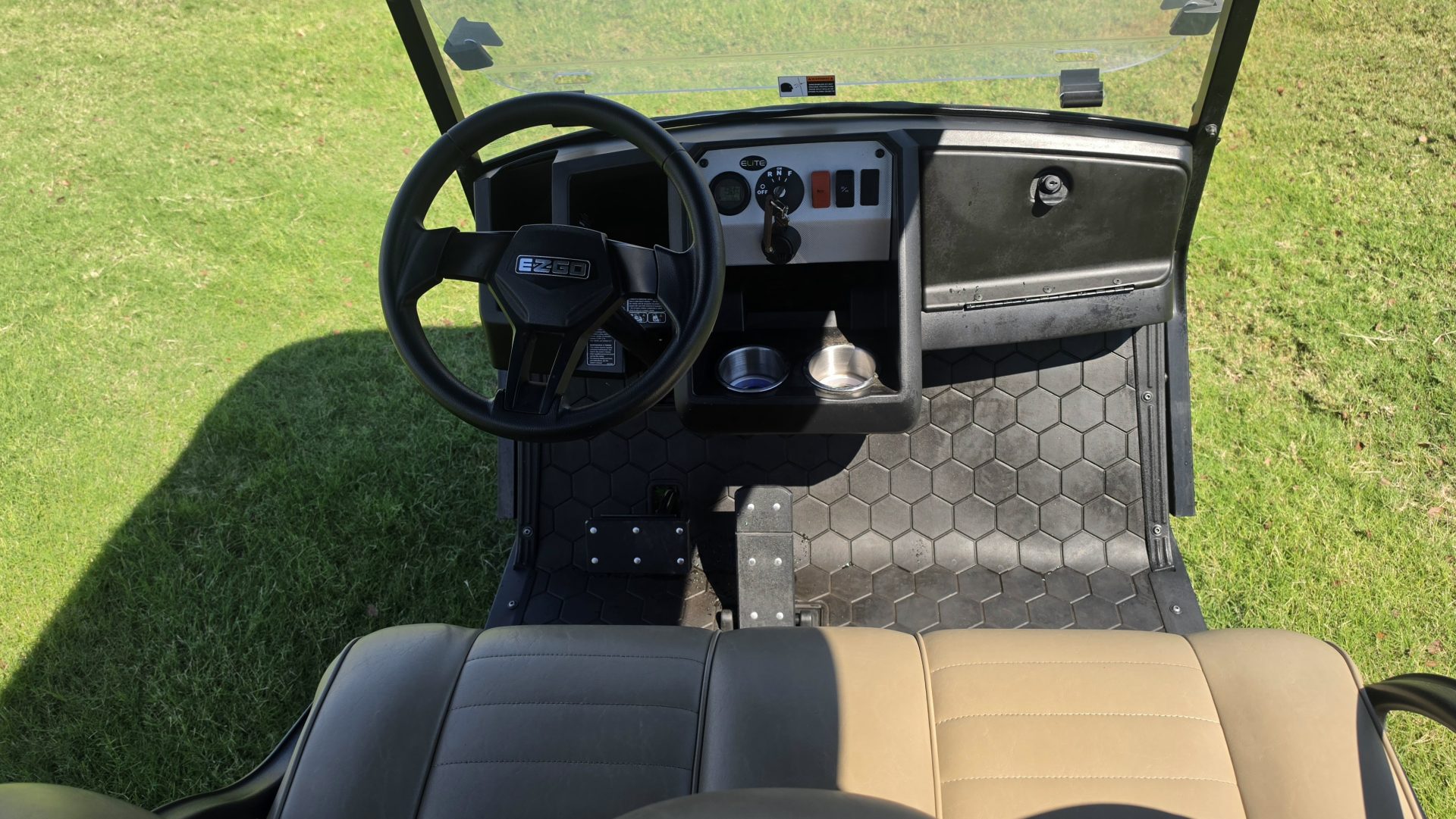 2024 EZGO Express photo 5