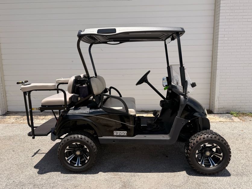 2009 EZGO RXV photo 2