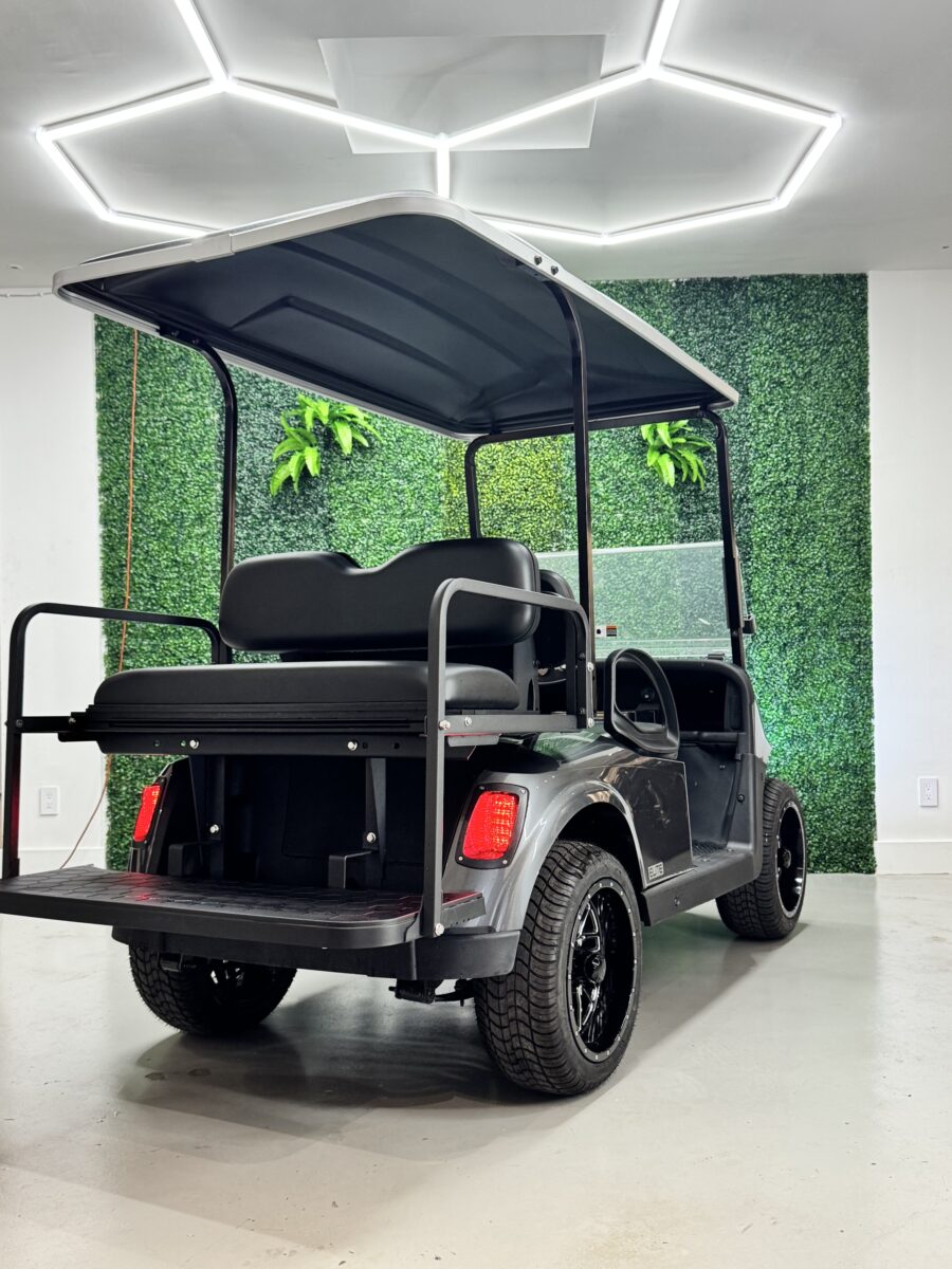2021 EZGO RXV photo 3