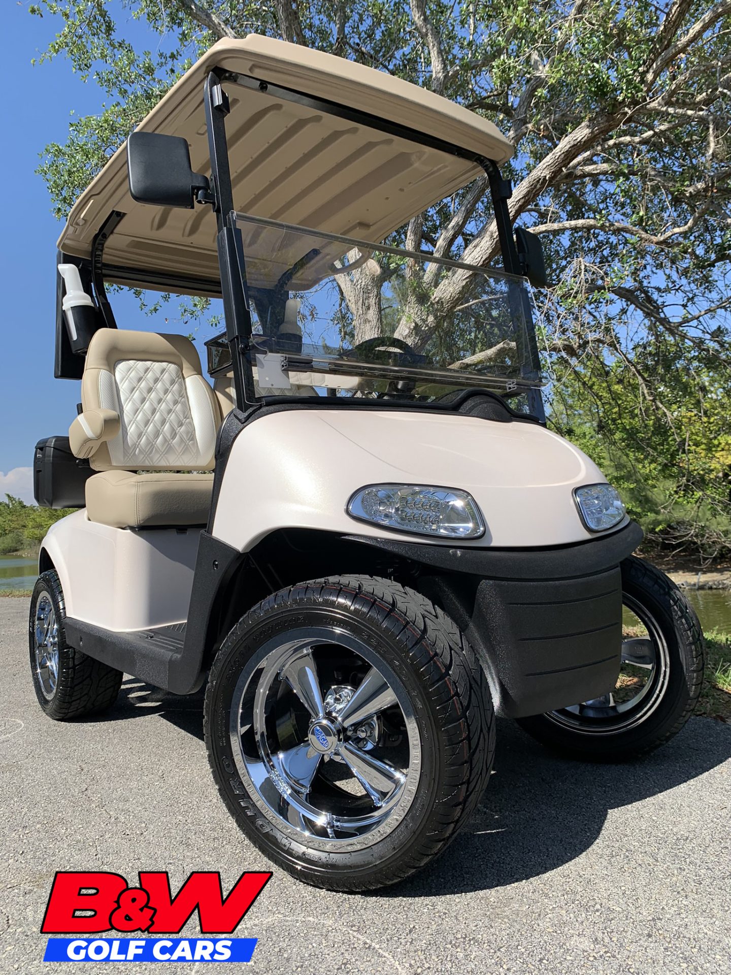 New 2023 E-Z-GO RXV ELiTE