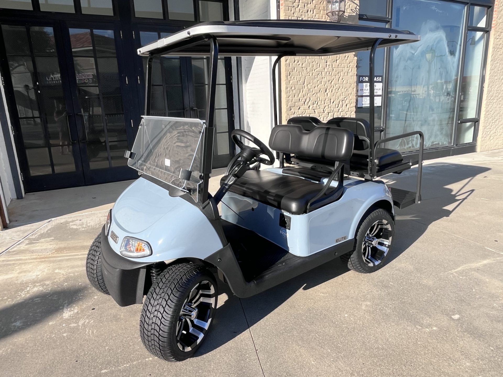 2021 E-Z-GO RXV 2+2