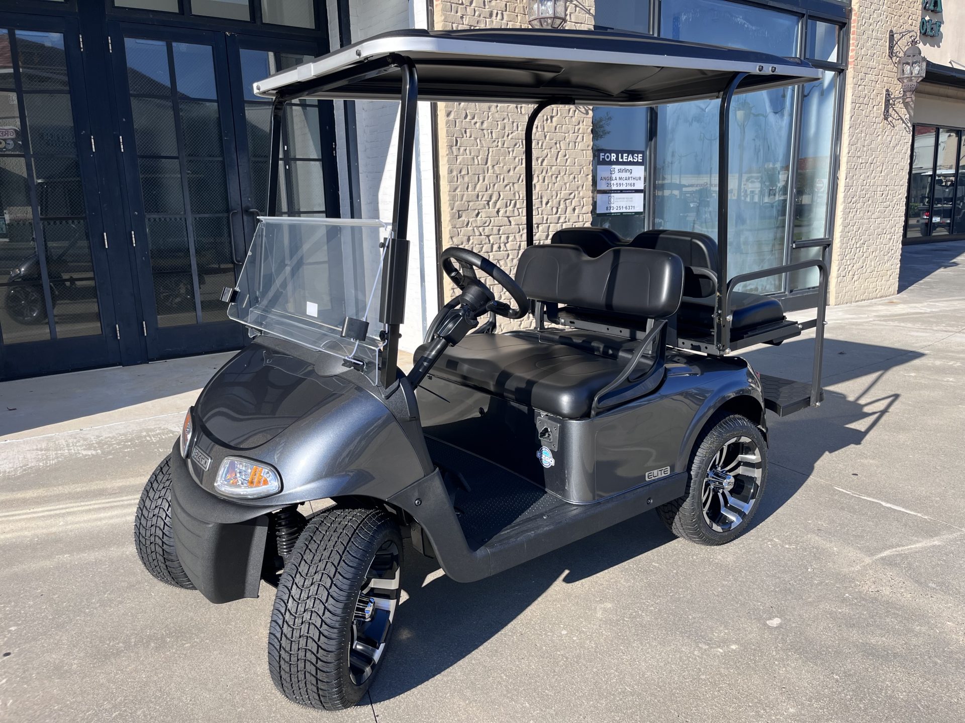 2021 E-Z-GO RXV 2+2