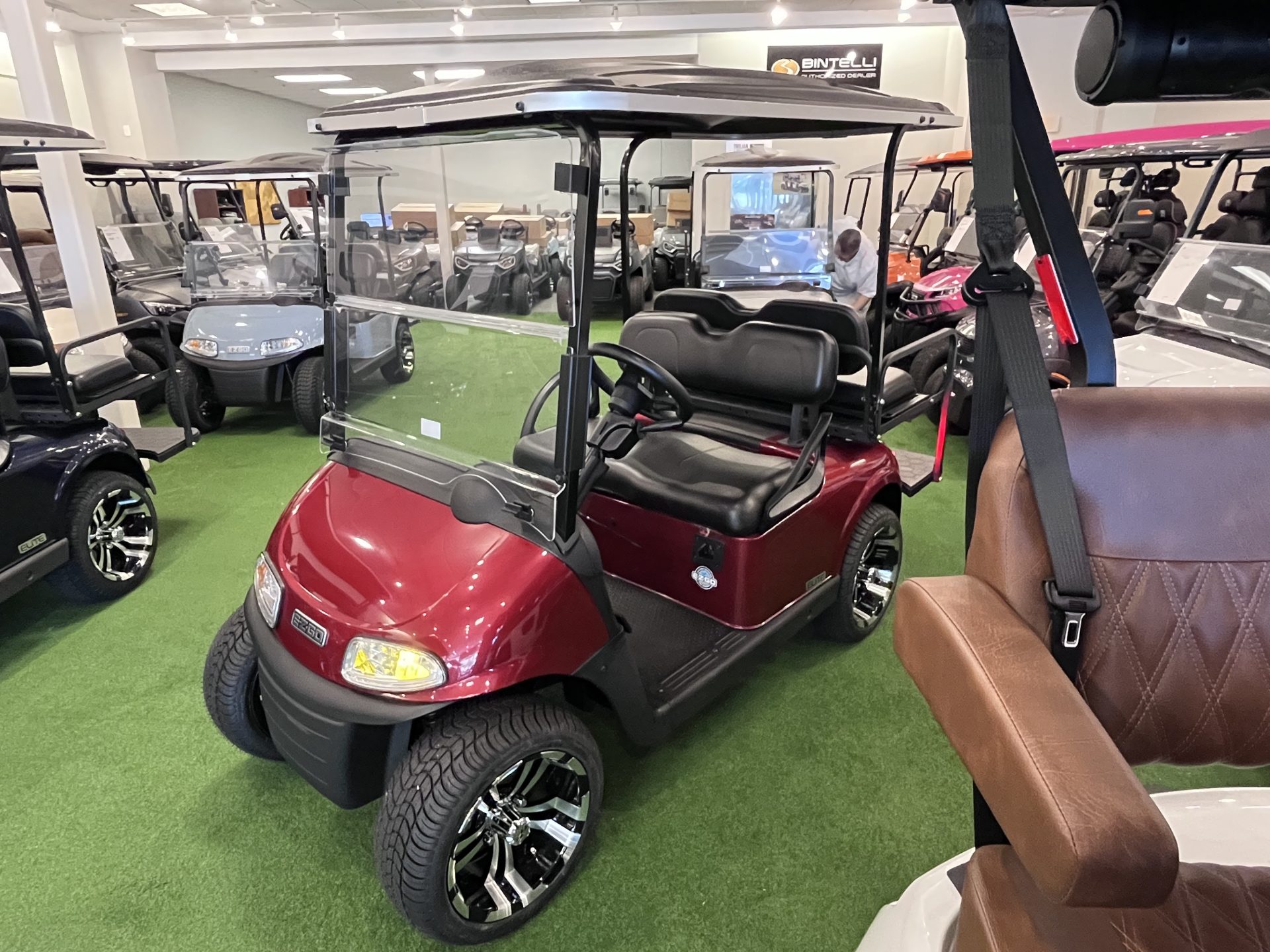 2021 E-Z-GO RXV 2+2