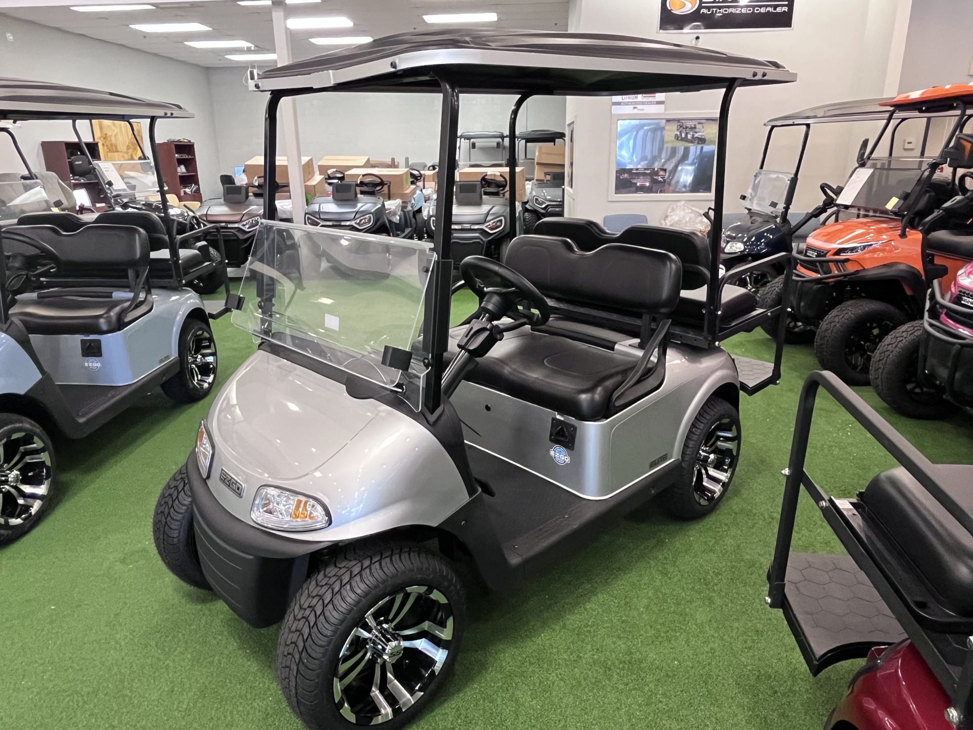 2021 E-Z-GO RXV 2+2