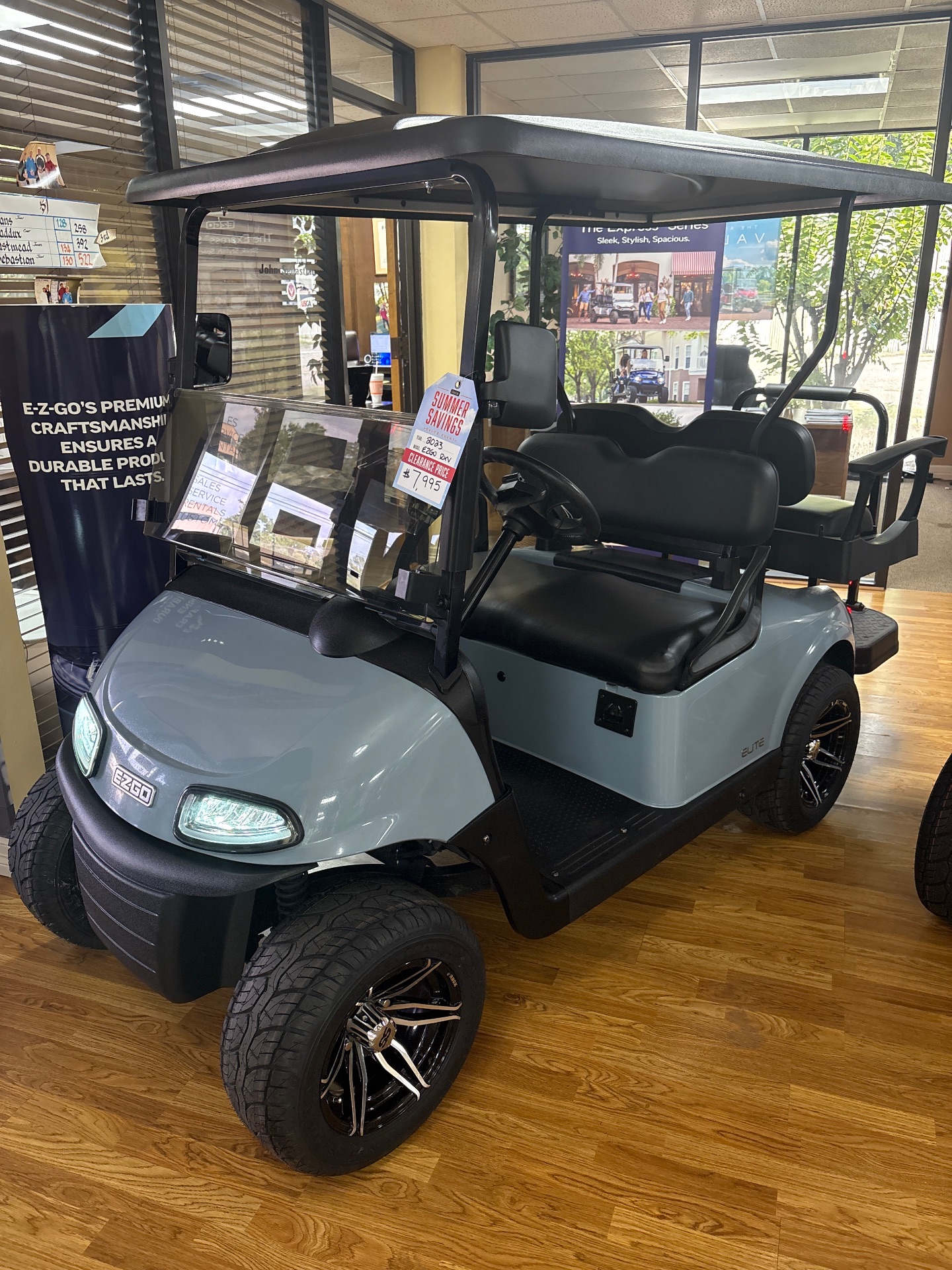 2023 E-Z-GO RXV 2+2