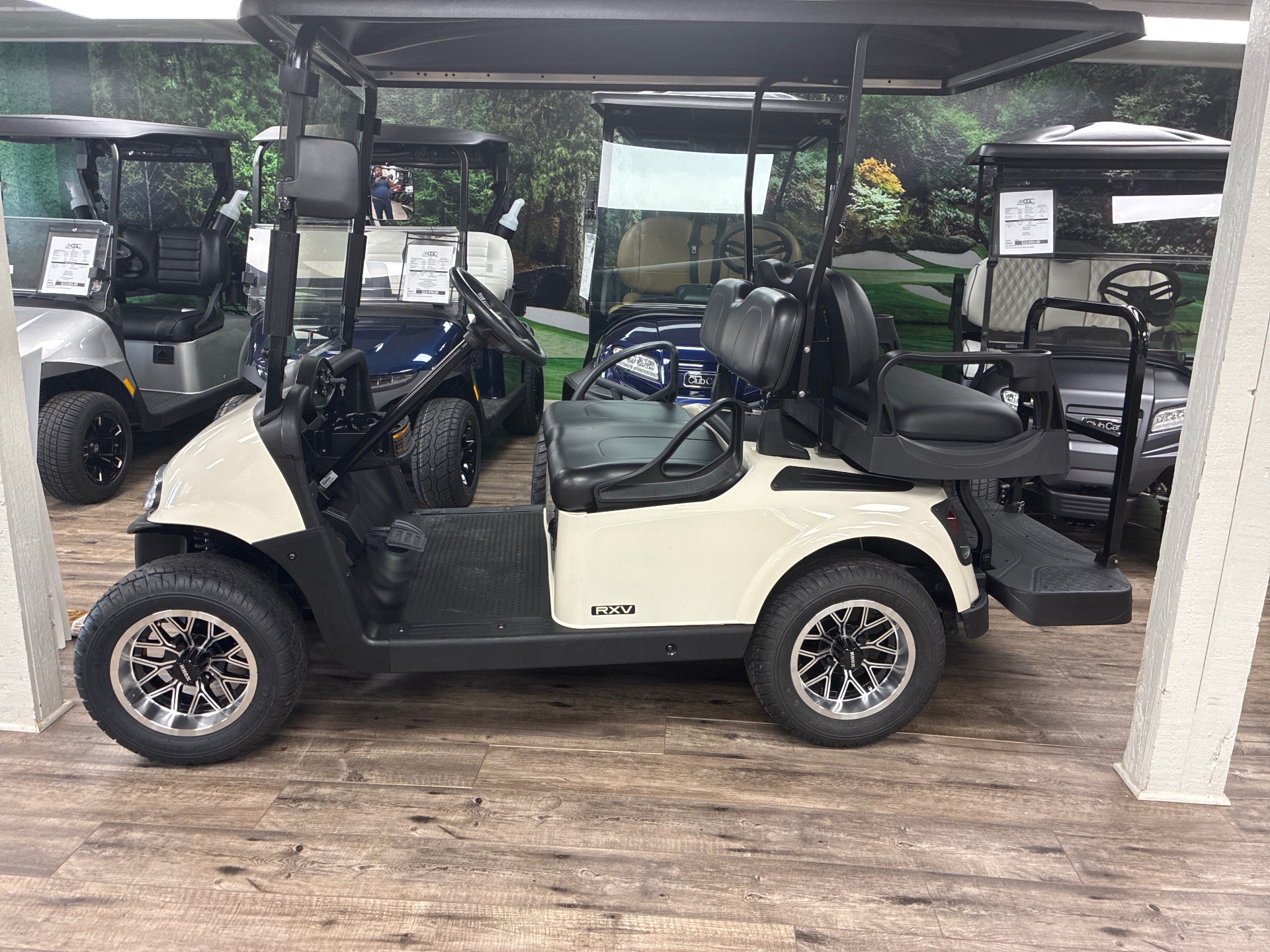 2023 EZGO RXV photo 2