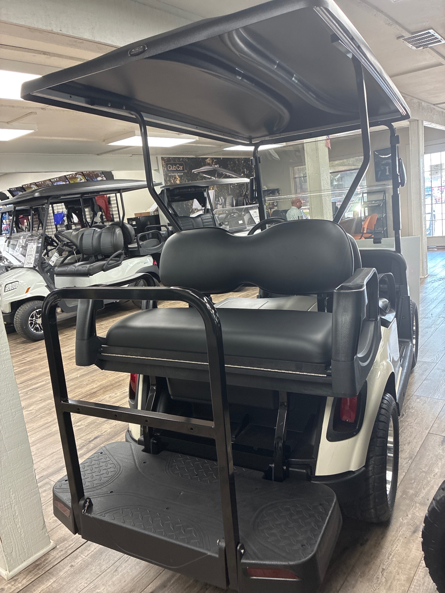 2023 EZGO RXV photo 3