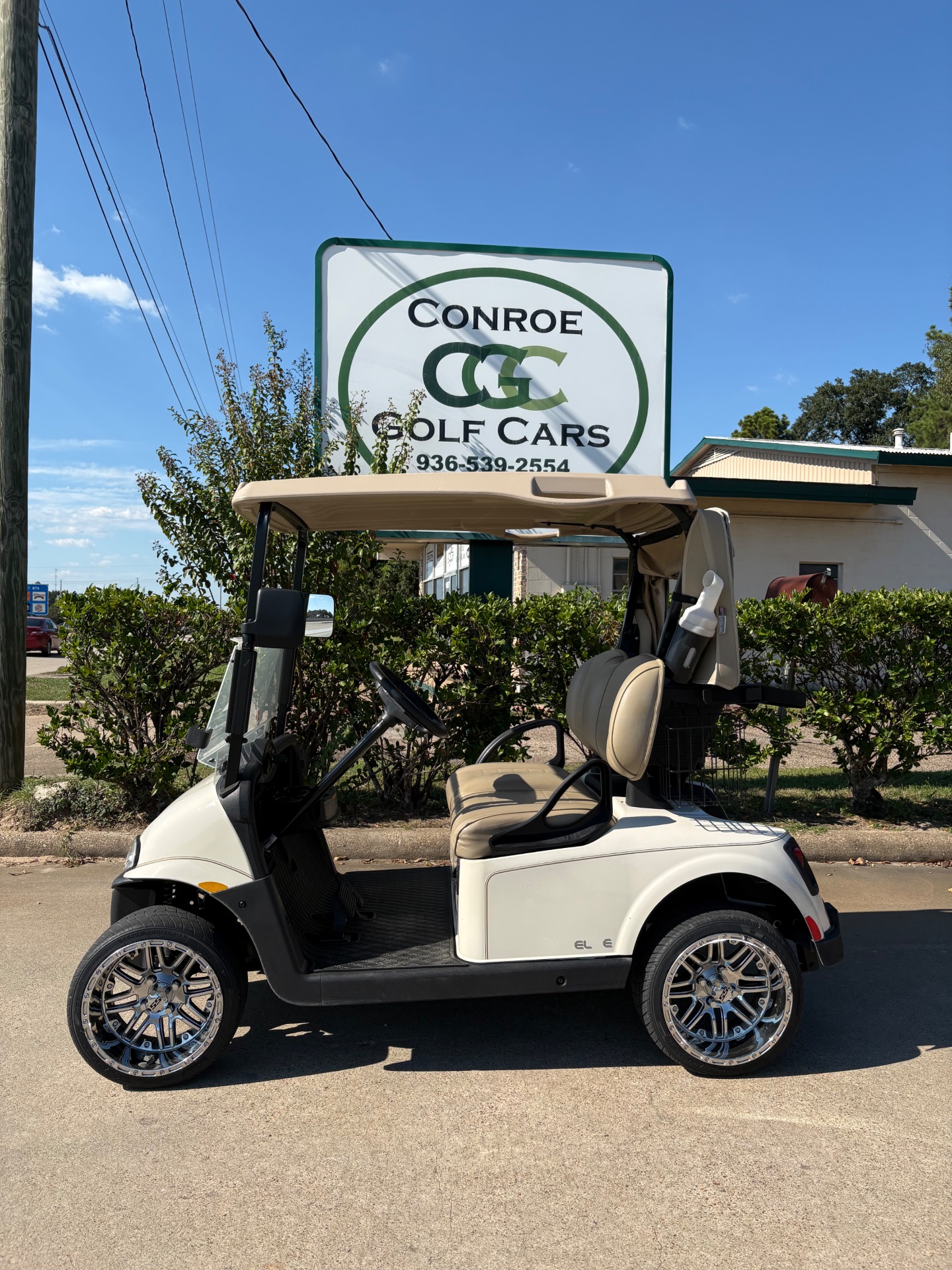 2022 EZGO RXV photo 2