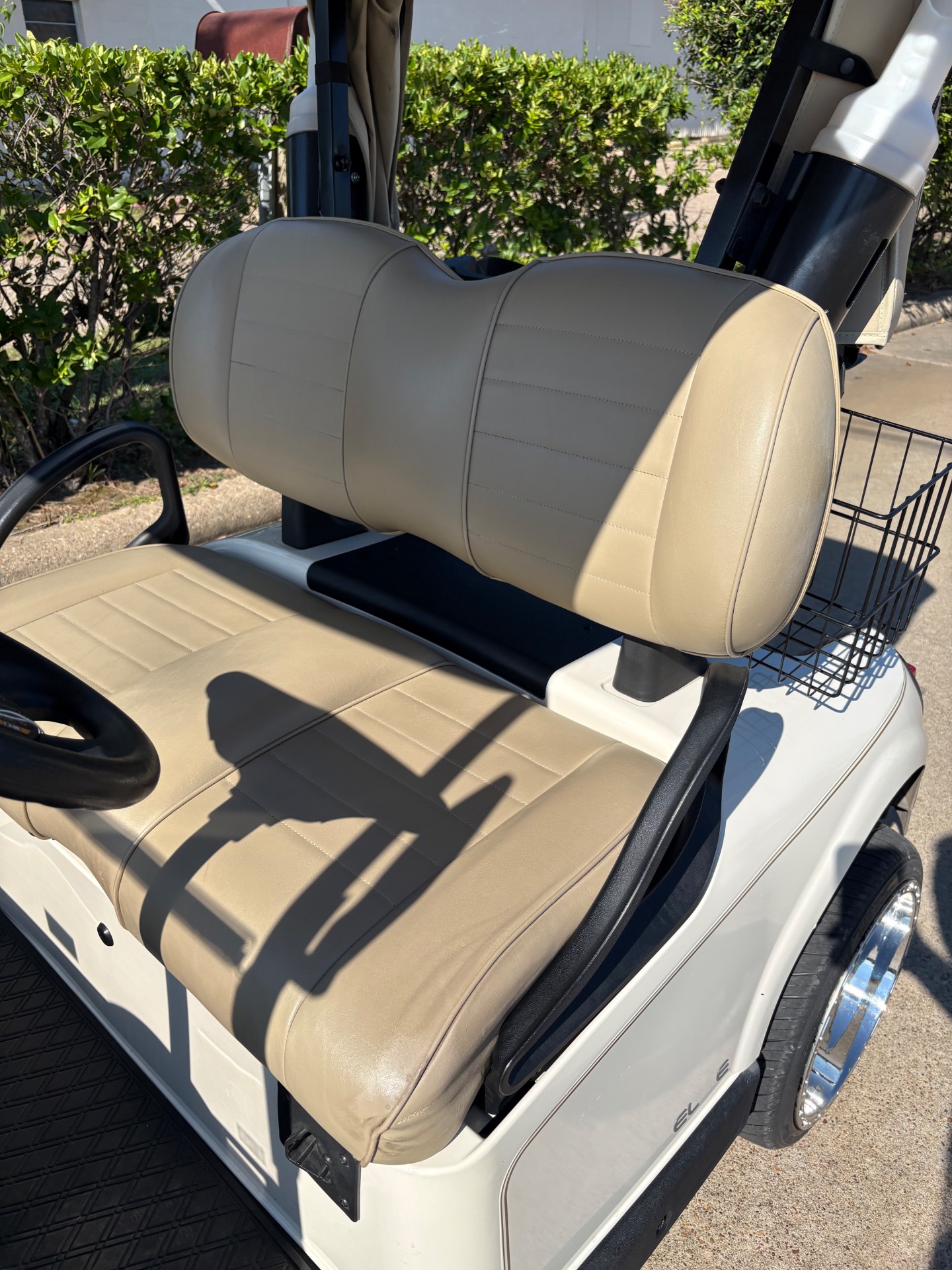 2022 EZGO RXV photo 3