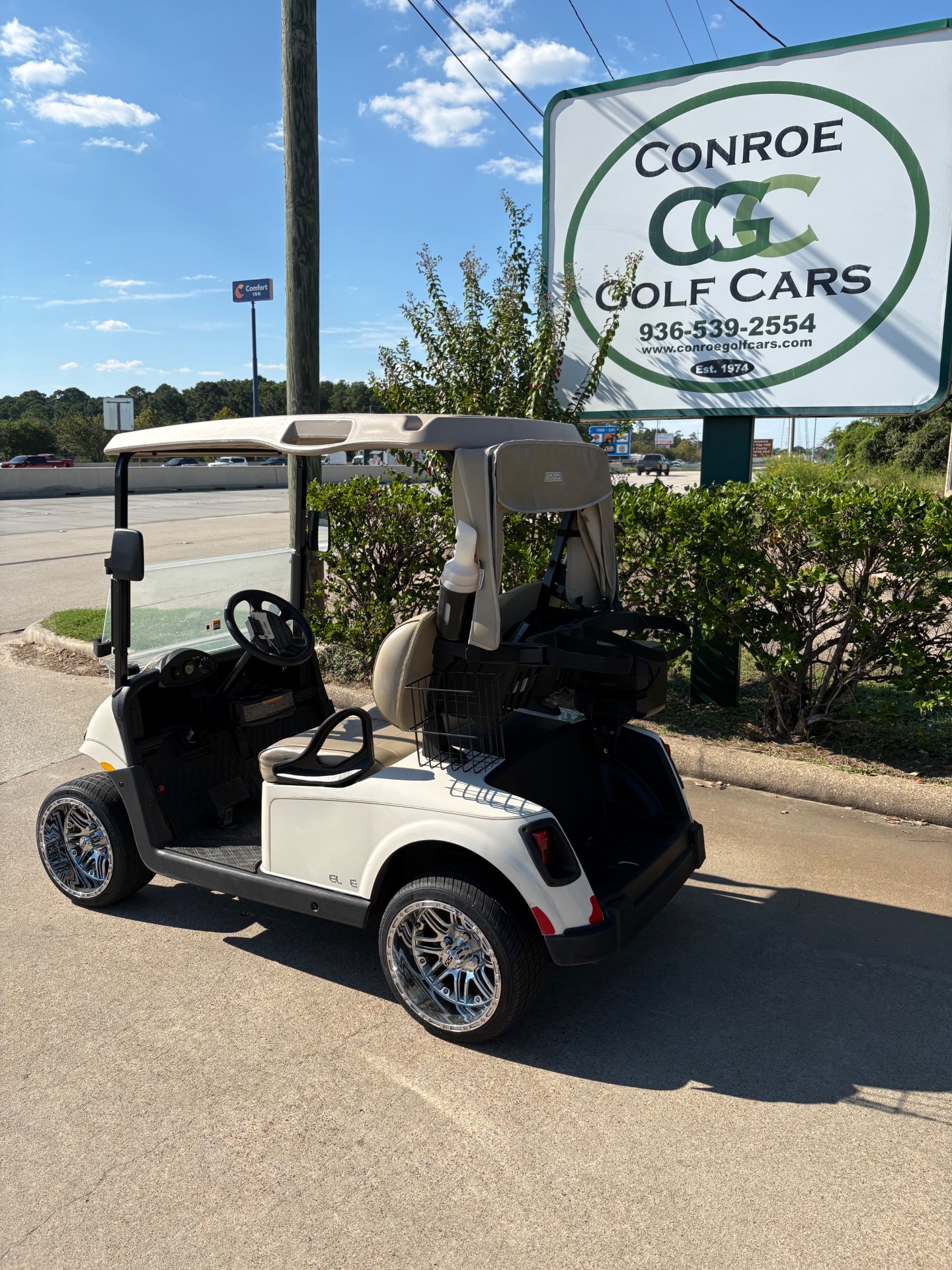 2022 EZGO RXV photo 5
