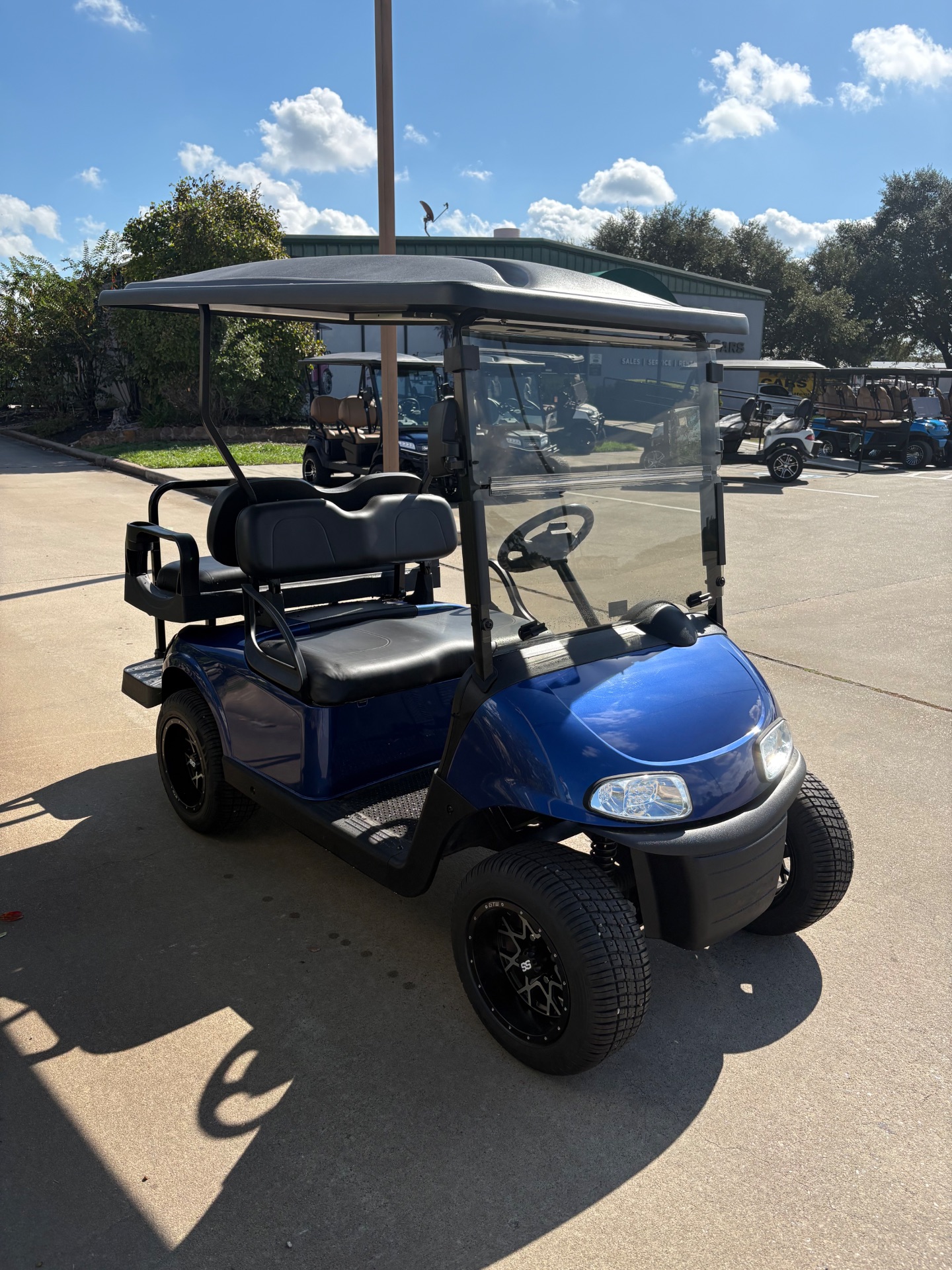 2022 EZGO RXV photo 4