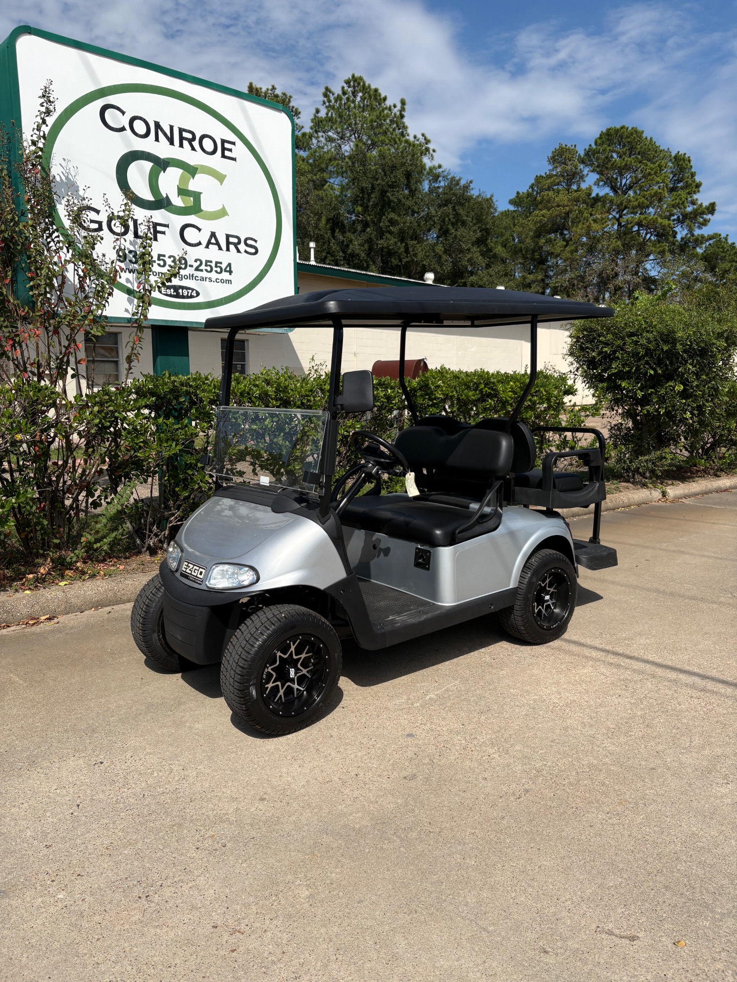 2023 E-Z-GO RXV 2+2 | Conroe Golf Cars