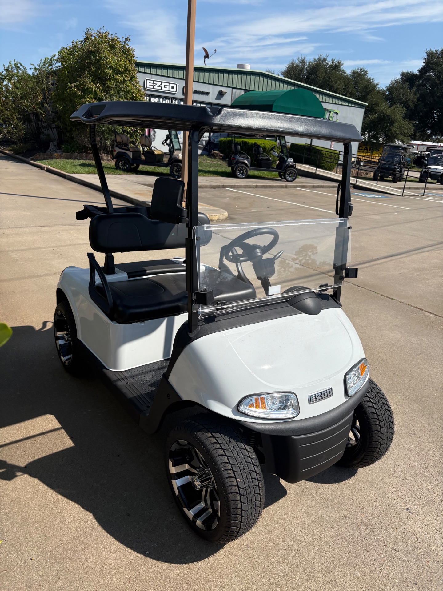 2021 EZGO RXV photo 4