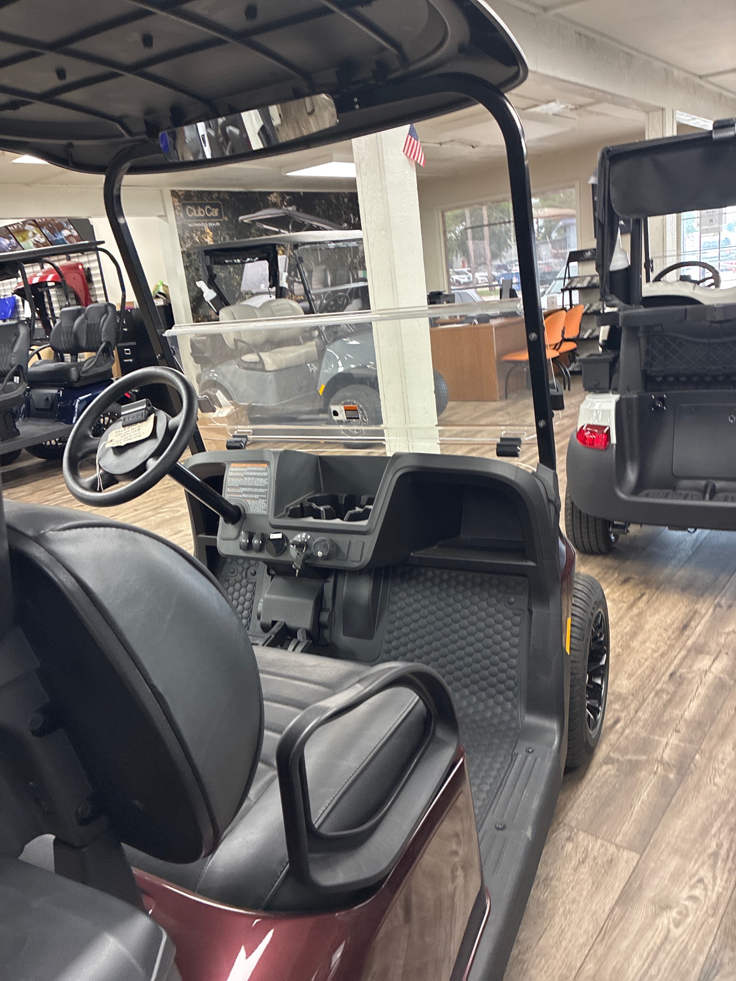 2025 EZGO RXV photo 4