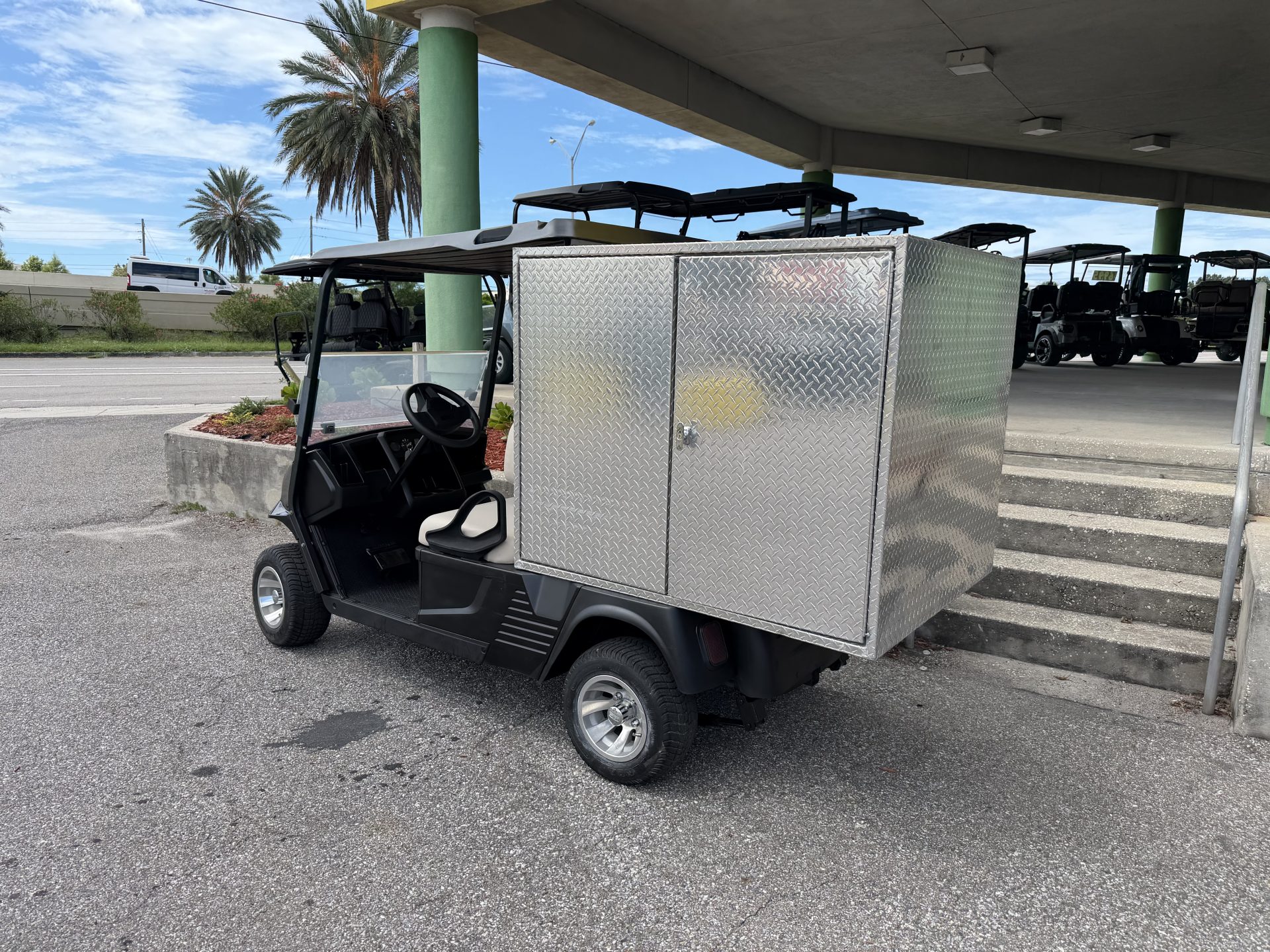 2019 Cushman Hauler photo 2