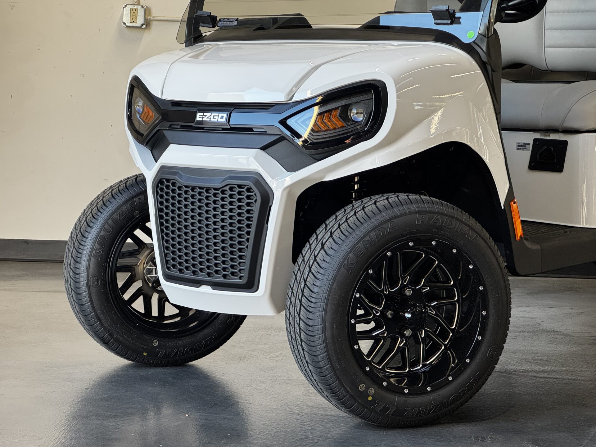 2027 E-Z-GO Liberty 4 X ELiTE Lithium Powertrain — photo 4