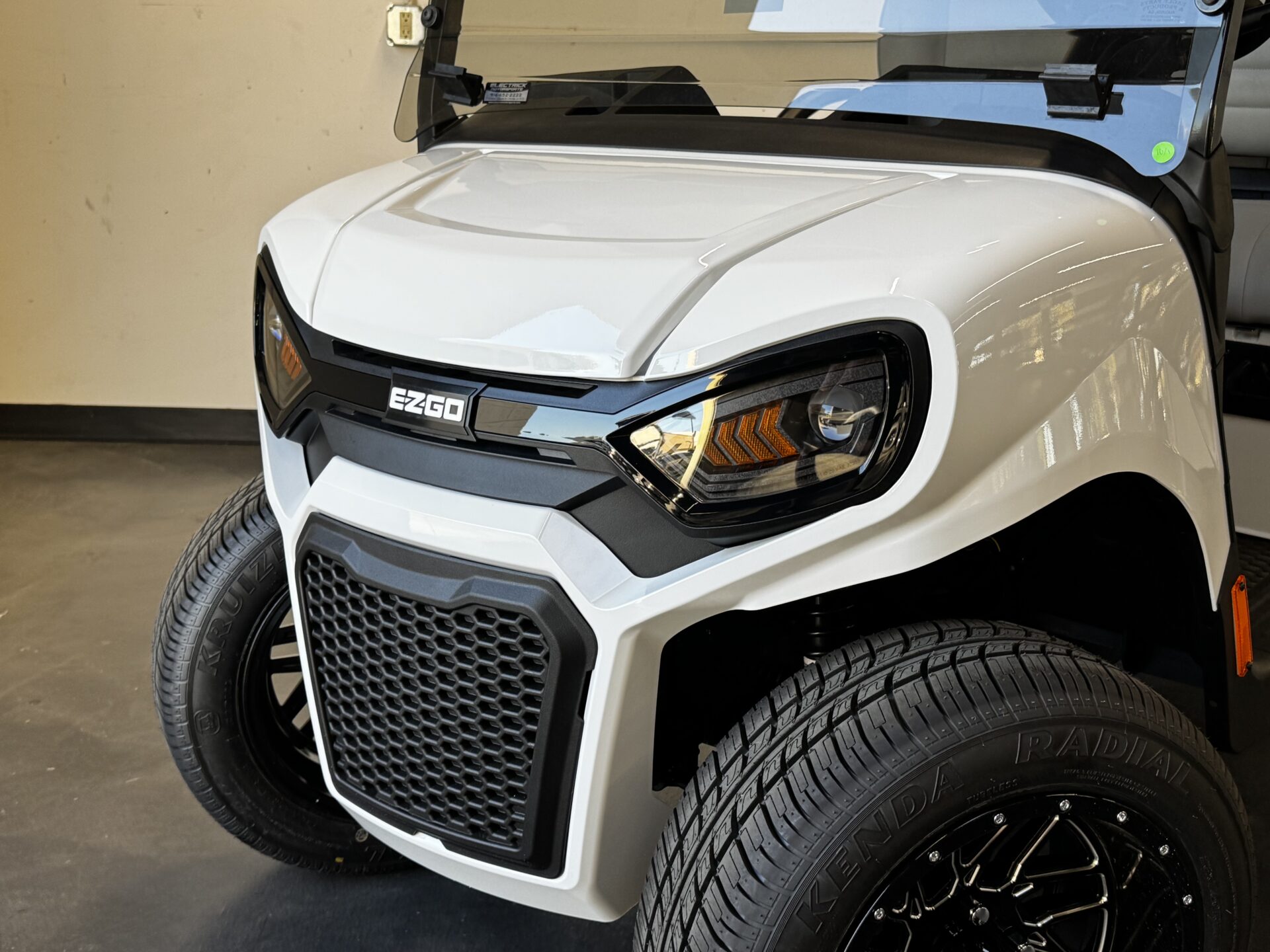 2027 E-Z-GO Liberty 4 X ELiTE Lithium Powertrain — photo 5