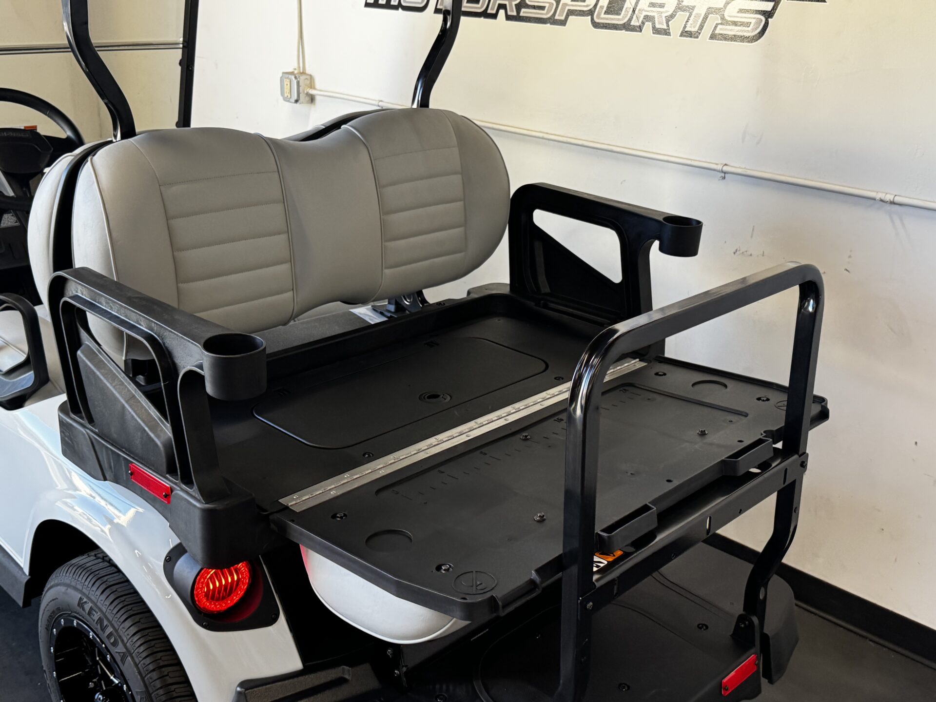 2027 E-Z-GO Liberty 4 X ELiTE Lithium Powertrain — photo 9