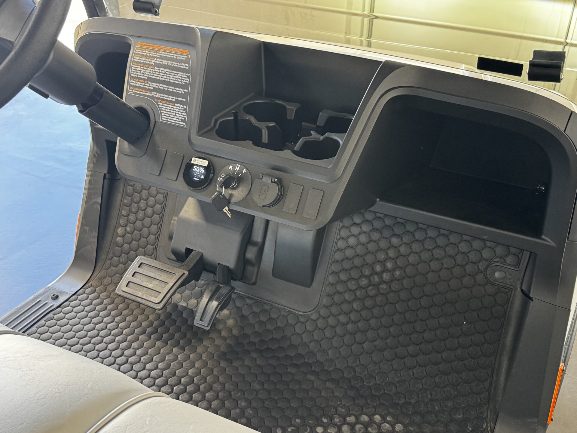2027 E-Z-GO Liberty 4 X ELiTE Lithium Powertrain — photo 11