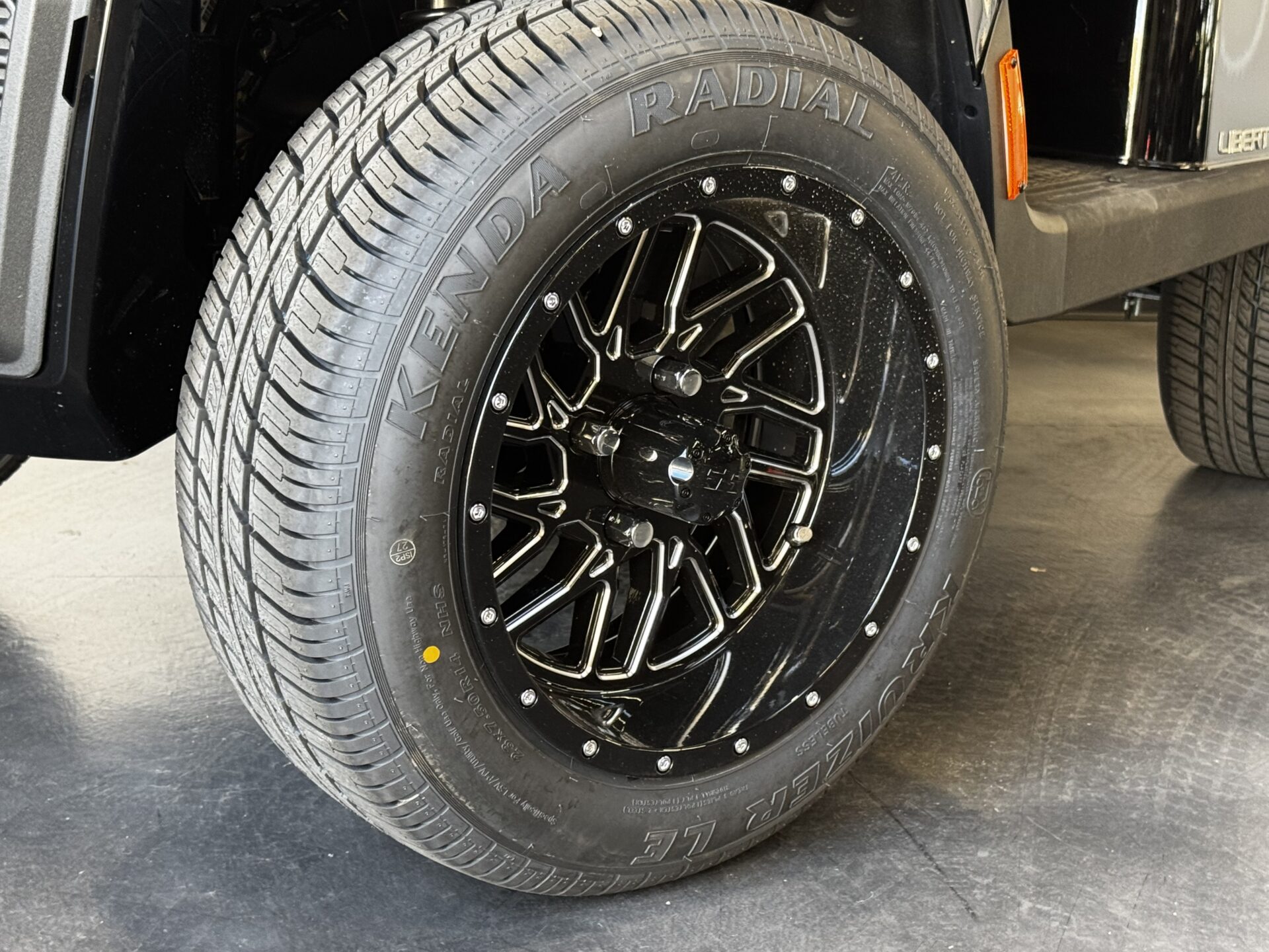 2027 E-Z-GO Liberty 4 X ELiTE Lithium Powertrain — photo 3