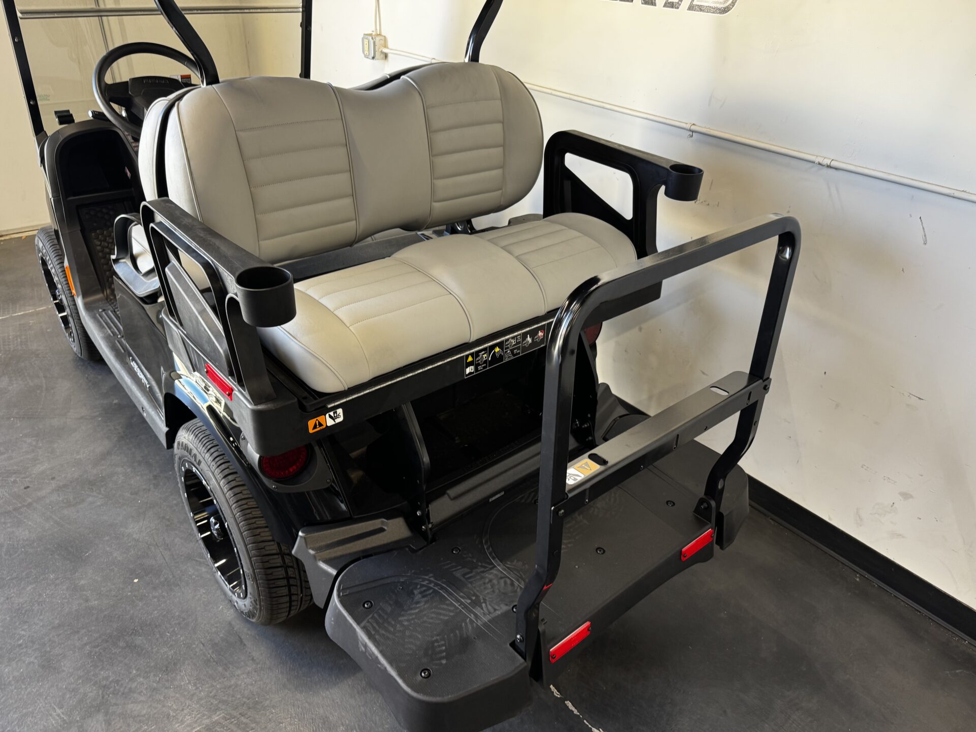 2027 E-Z-GO Liberty 4 X ELiTE Lithium Powertrain — photo 6