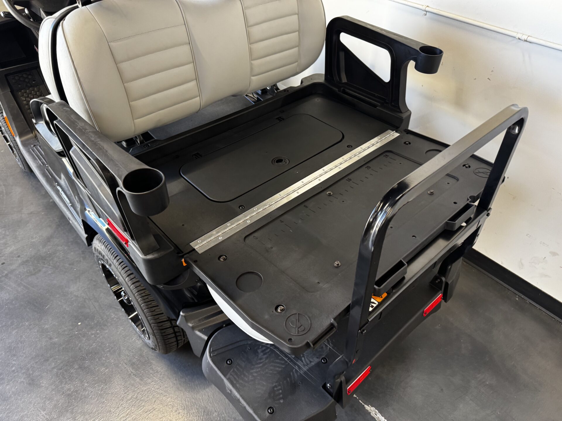 2027 E-Z-GO Liberty 4 X ELiTE Lithium Powertrain — photo 8