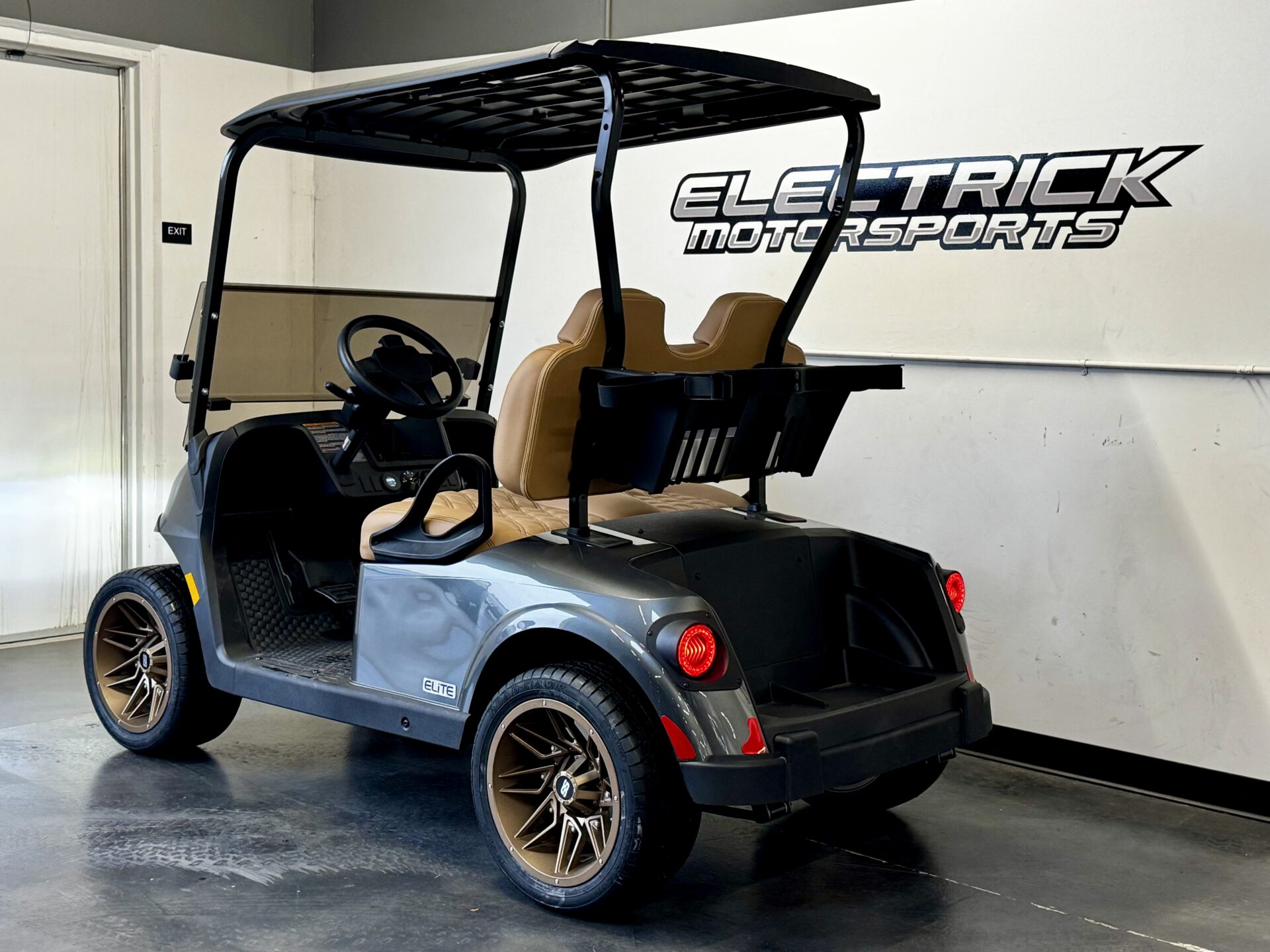 2027 E-Z-GO RXV 2 Freedom Elite Lithium — photo 3
