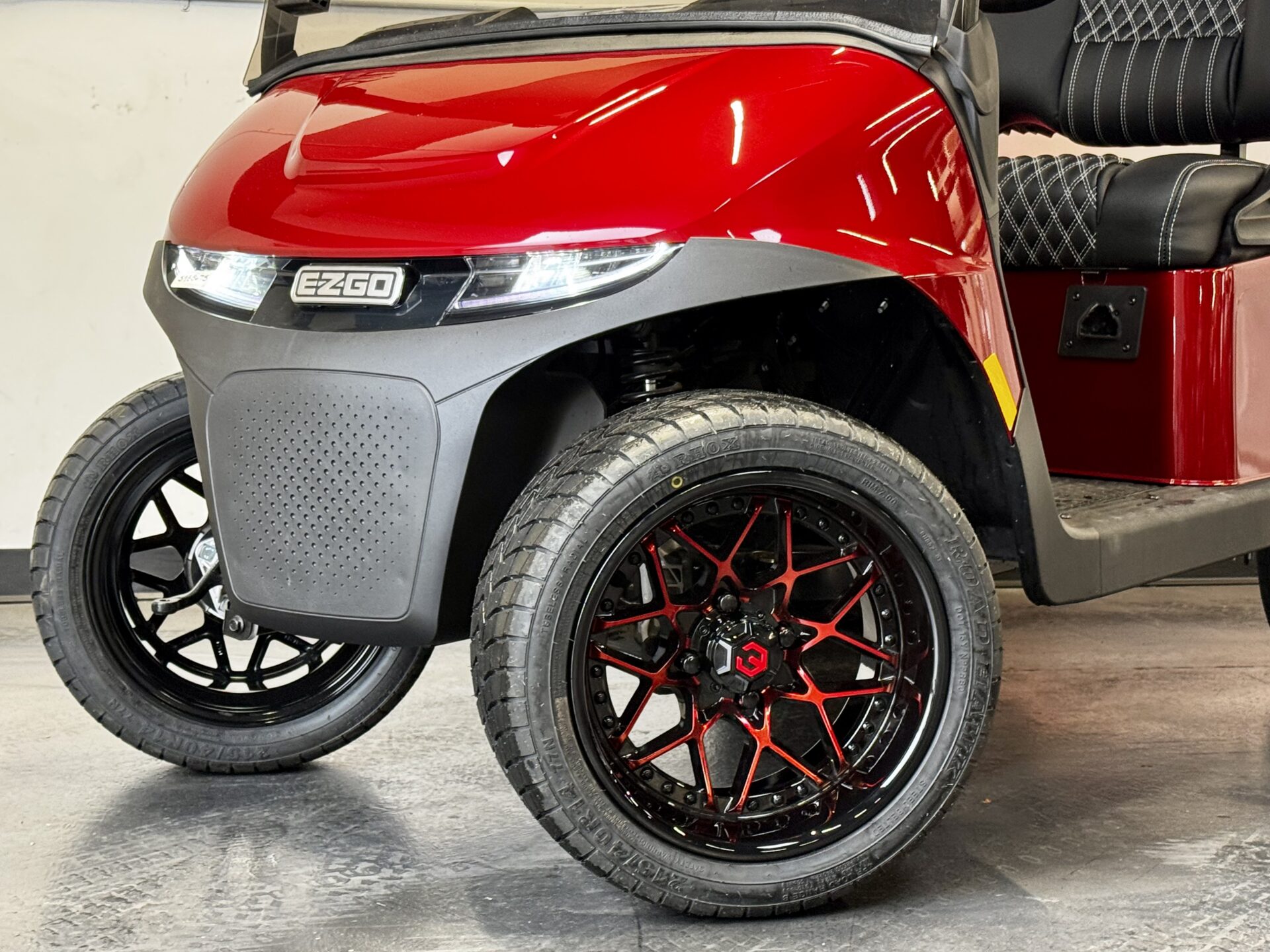 2026 E-Z-GO RXV 2 Freedom Elite Lithium — photo 4