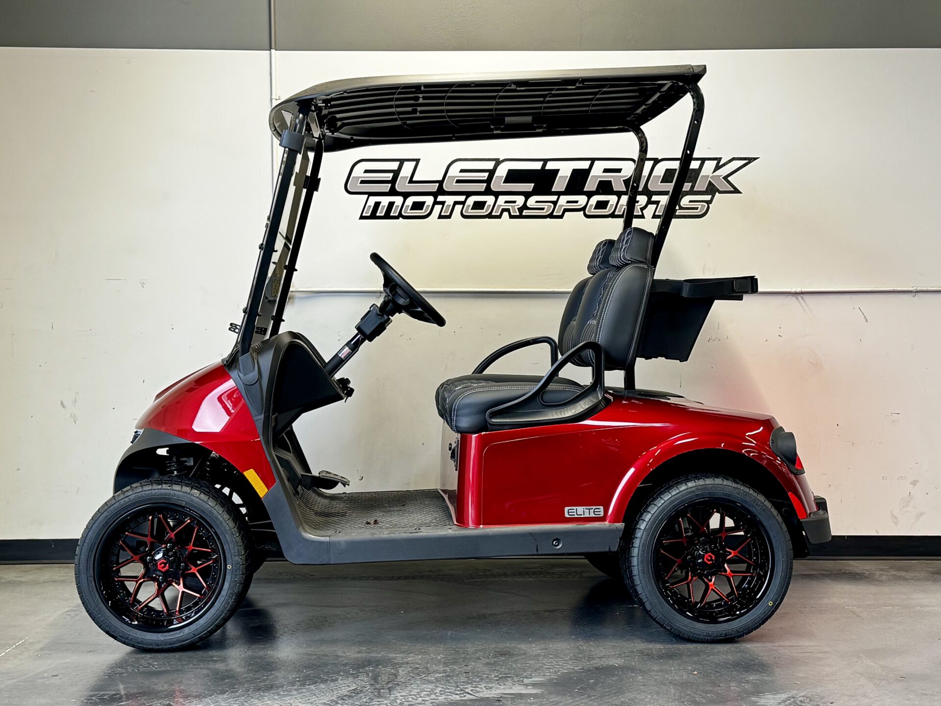 2026 E-Z-GO RXV 2 Freedom Elite Lithium — photo 2