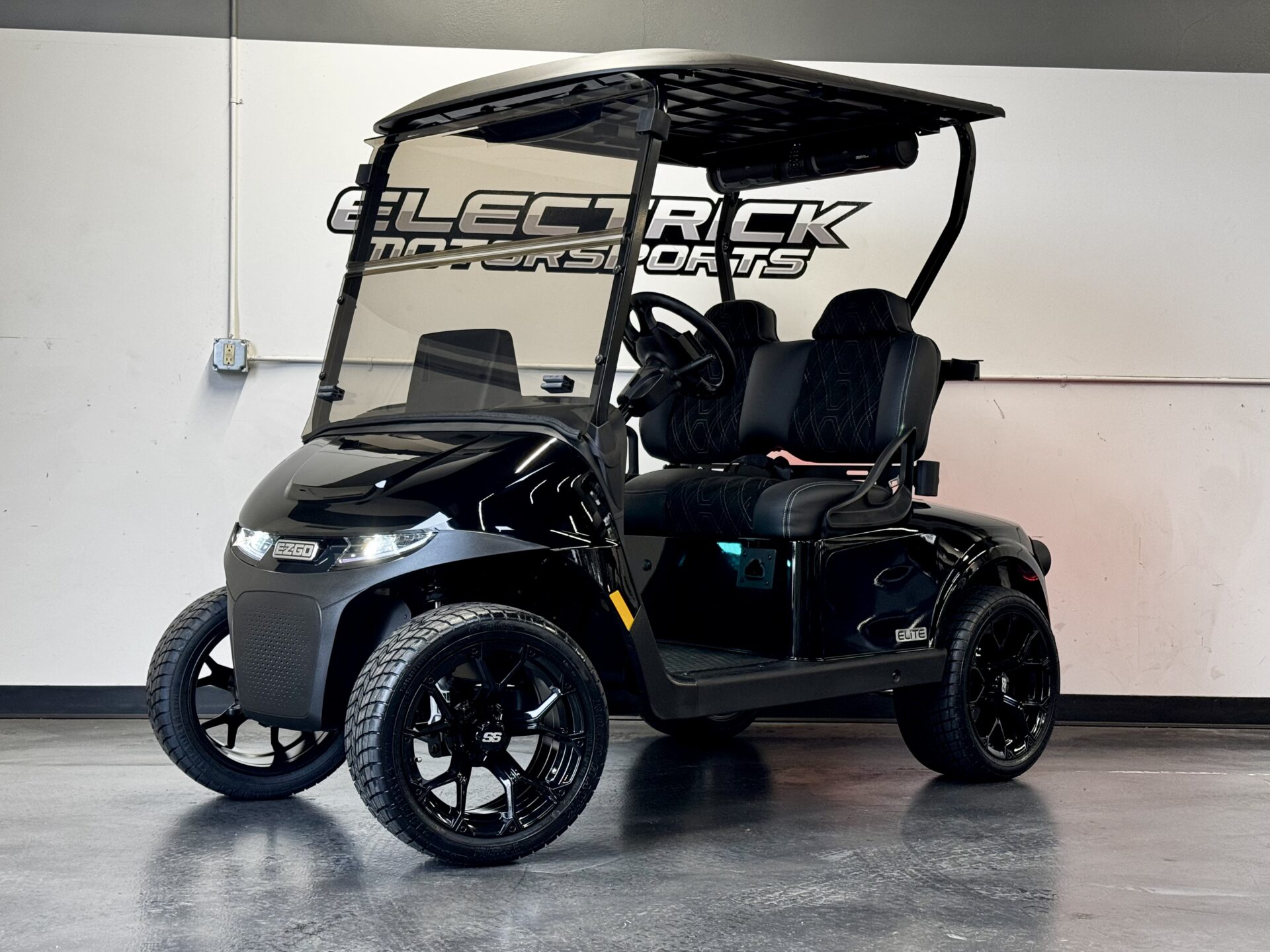 2026 E-Z-GO Freedom RXV ELiTE 120AH Lithium Tech Package - Black