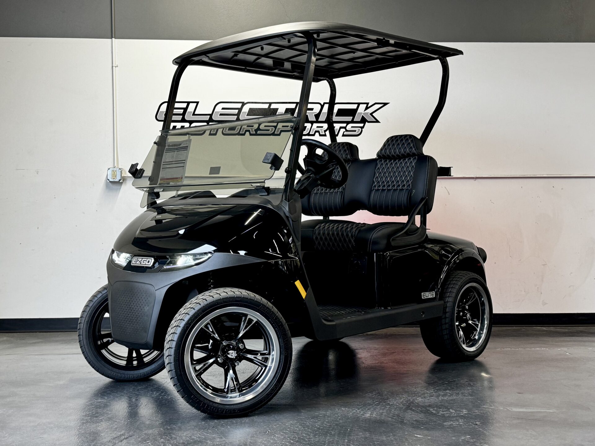 2026 E-Z-GO RXV 2 Freedom Elite Lithium — photo 1