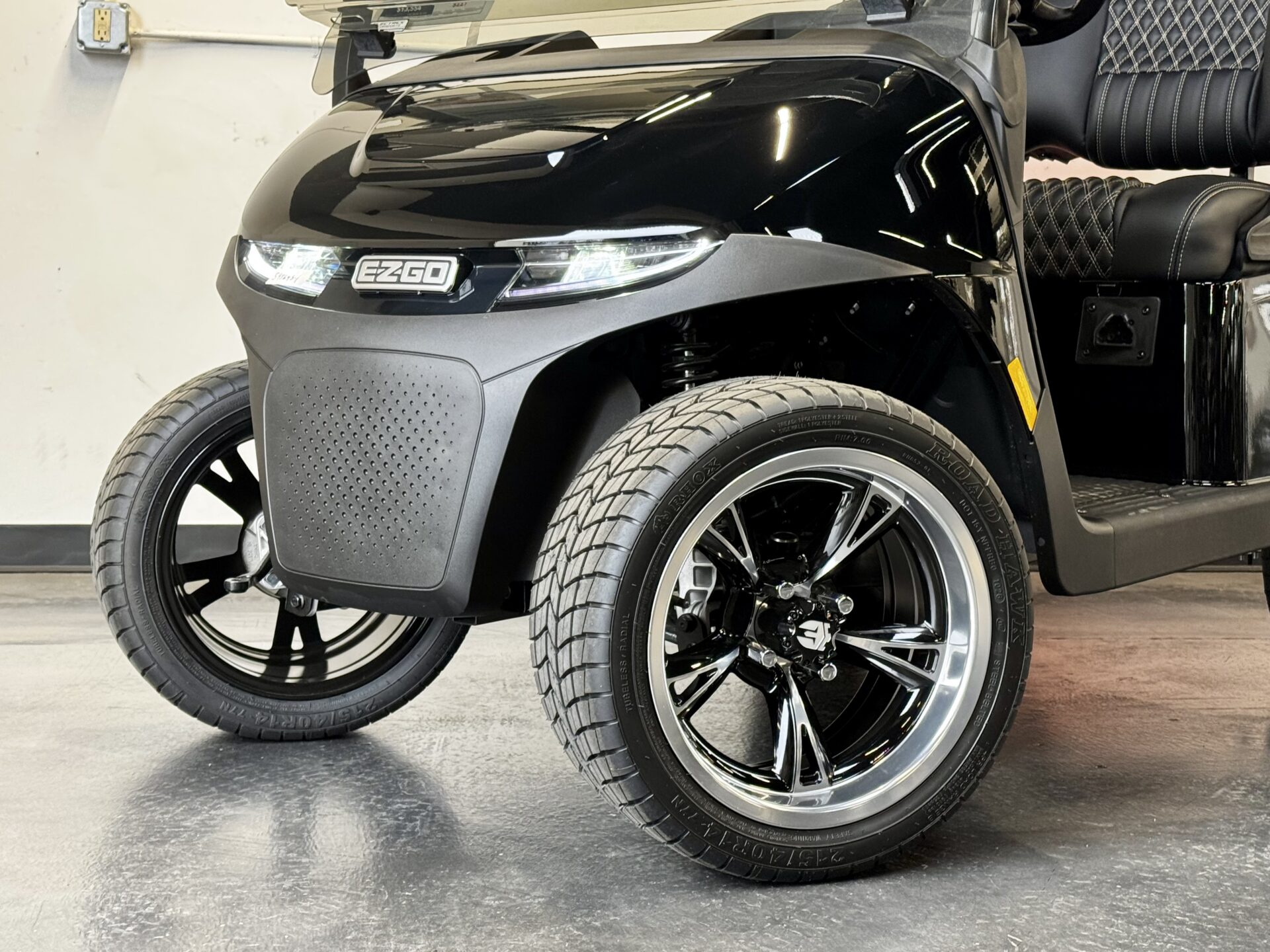 2026 E-Z-GO RXV 2 Freedom Elite Lithium — photo 4