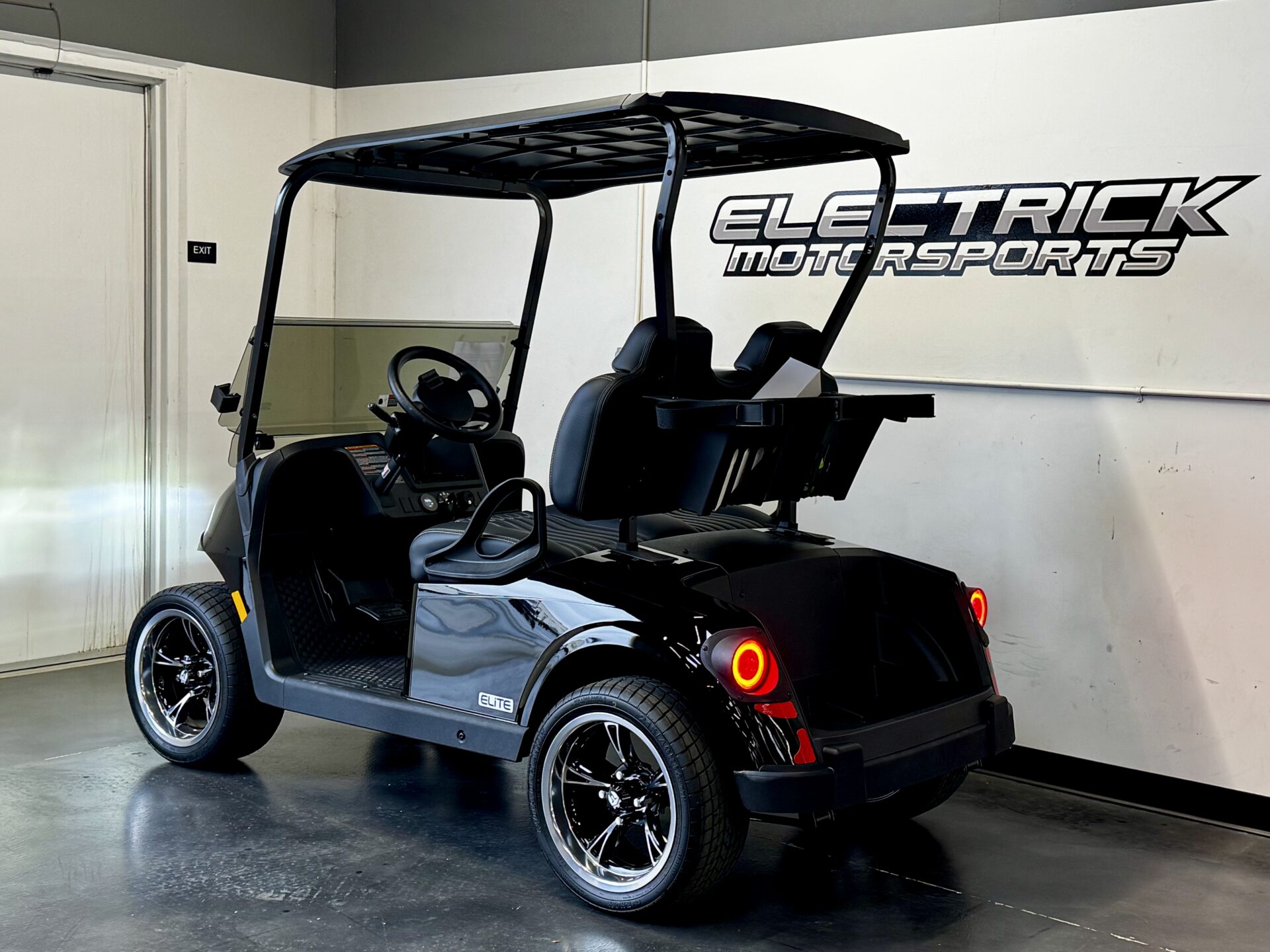 2026 E-Z-GO RXV 2 Freedom Elite Lithium — photo 3