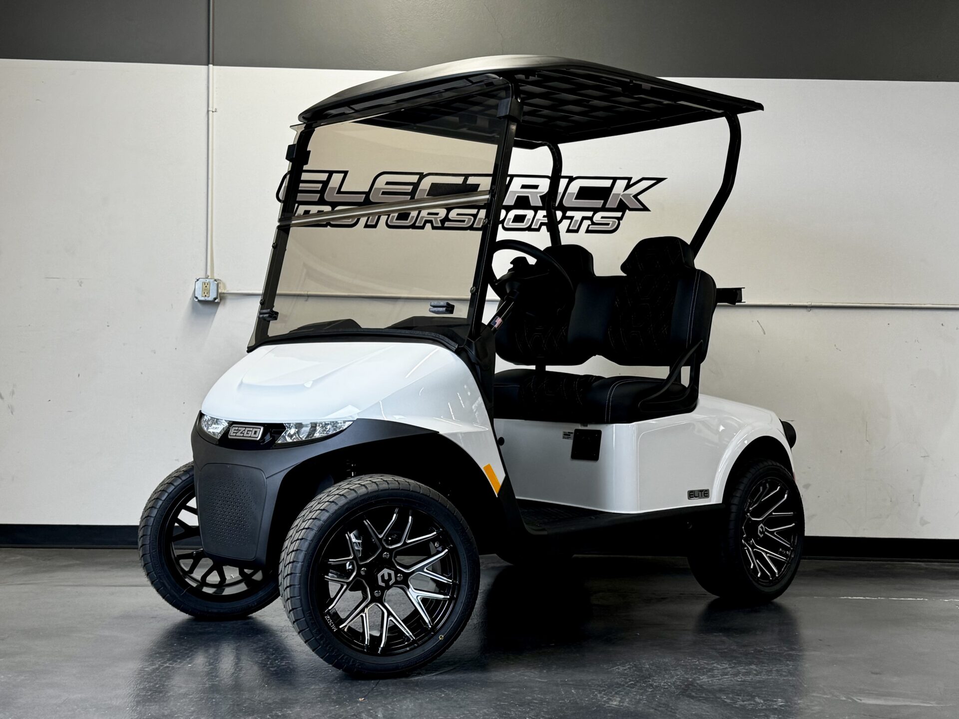 2027 E-Z-GO Freedom RXV ELiTE Lithium 74AH - White
