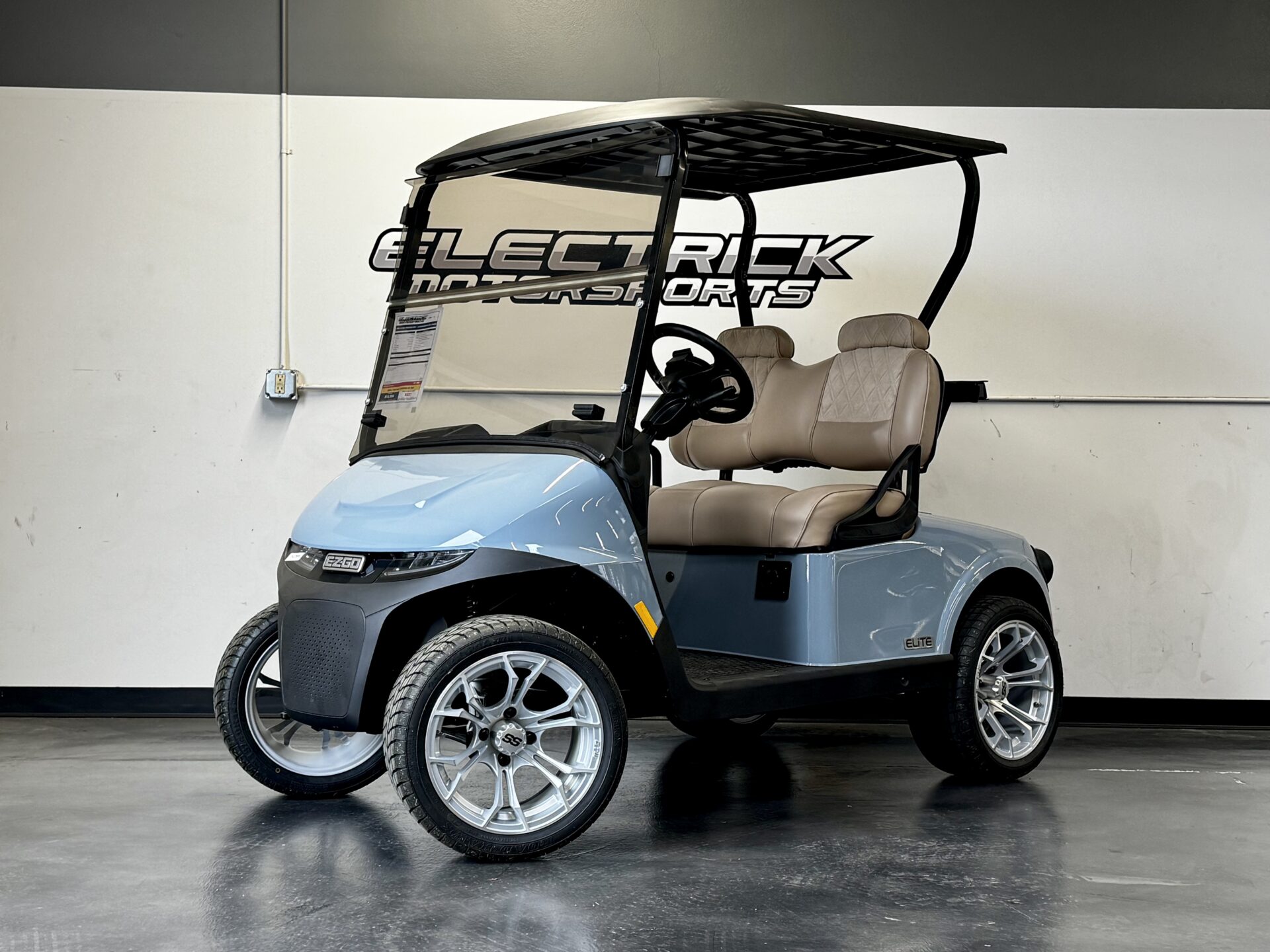 2026 E-Z-GO RXV 2 Freedom Elite Lithium — photo 1
