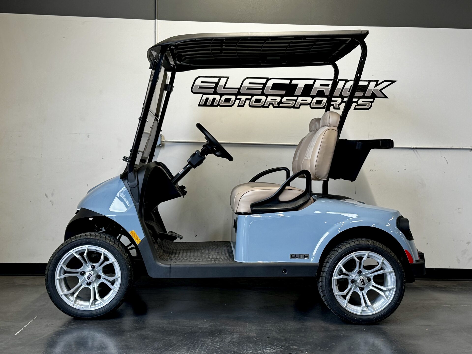 2026 E-Z-GO RXV 2 Freedom Elite Lithium — photo 2