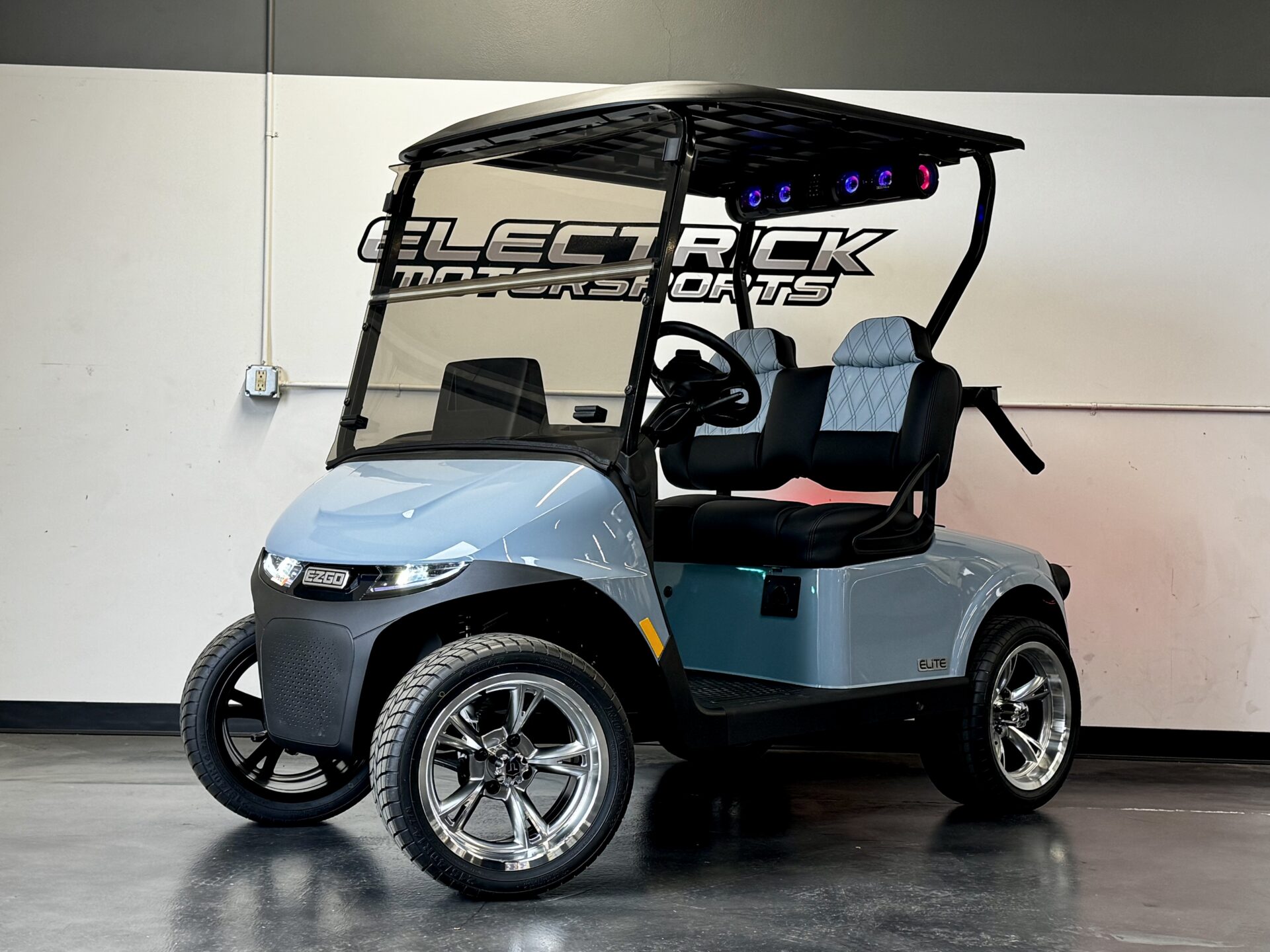 2026 E-Z-GO RXV 2 Freedom Elite Lithium — photo 1