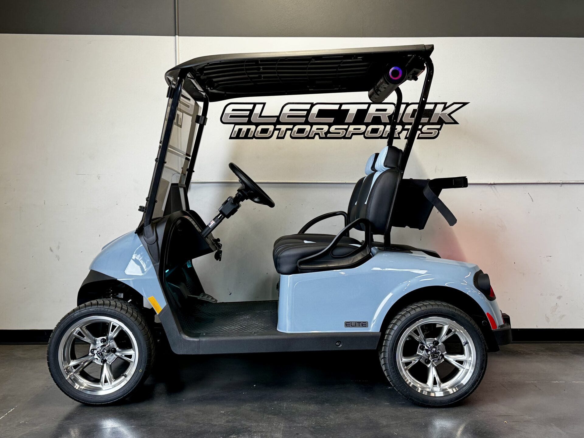2026 E-Z-GO RXV 2 Freedom Elite Lithium — photo 2