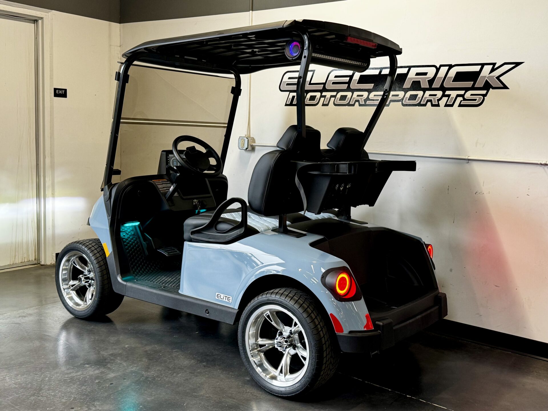 2026 E-Z-GO RXV 2 Freedom Elite Lithium — photo 3