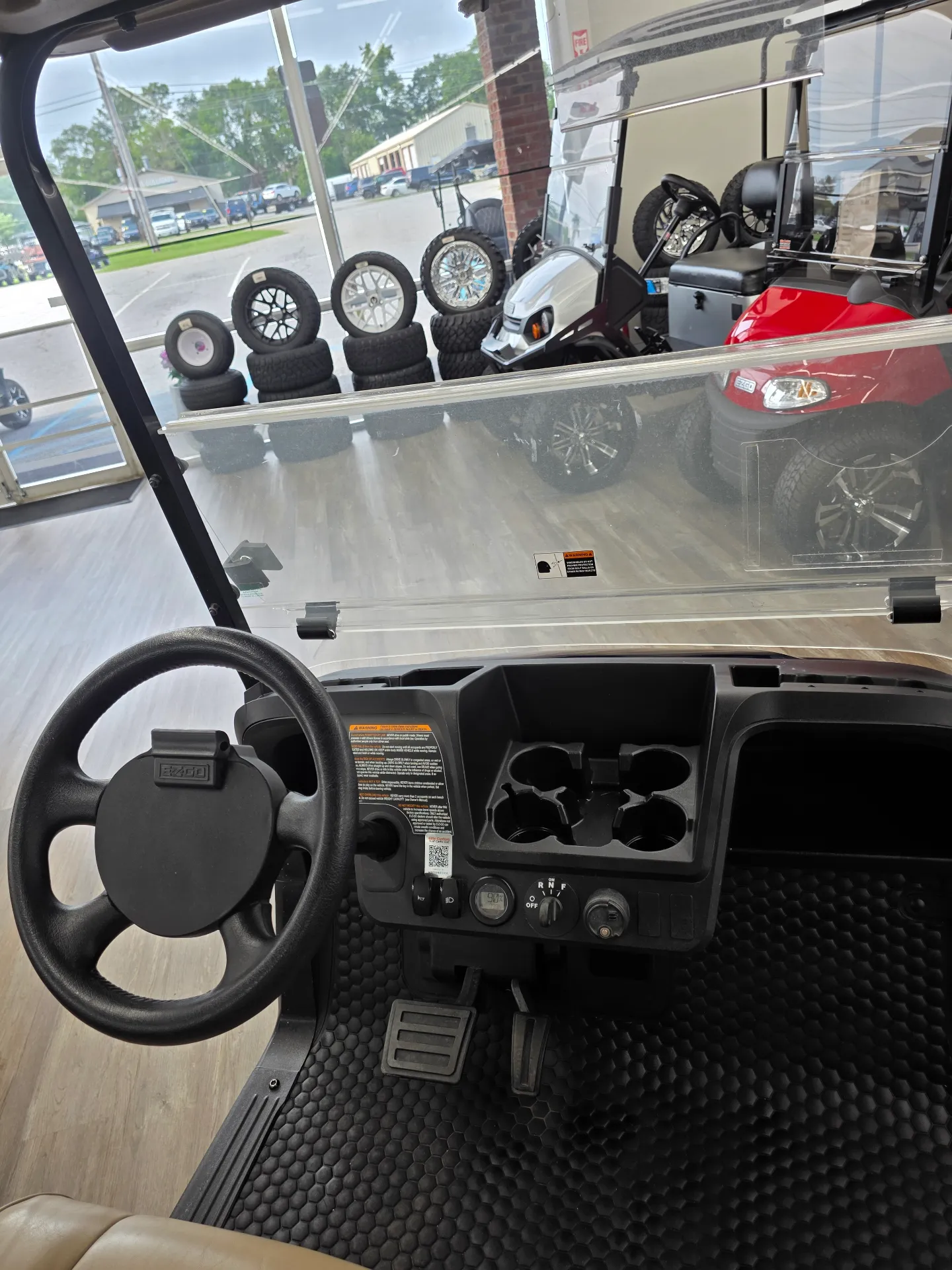 2024 EZGO RXV photo 6