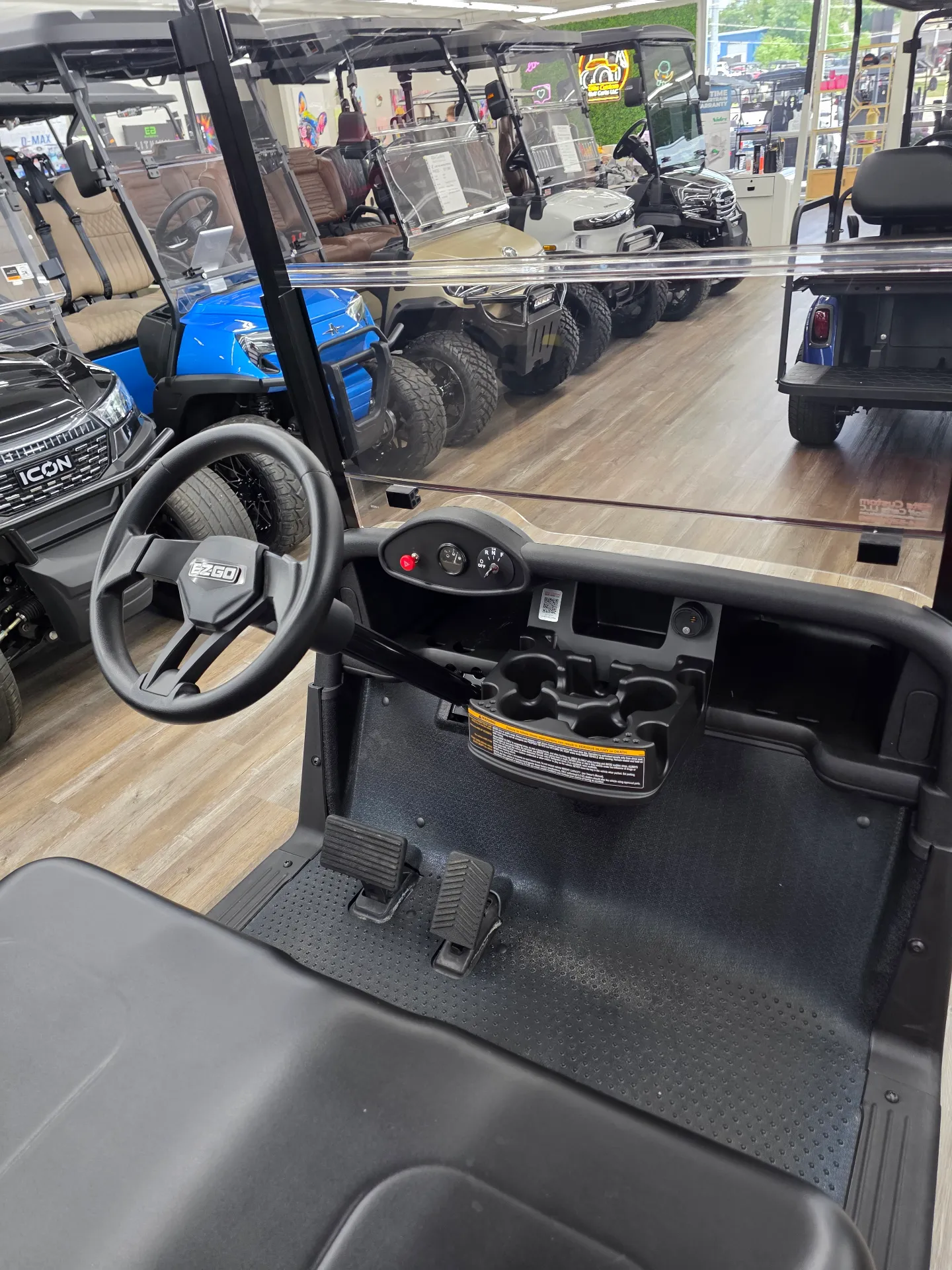 2021 EZGO RXV photo 4