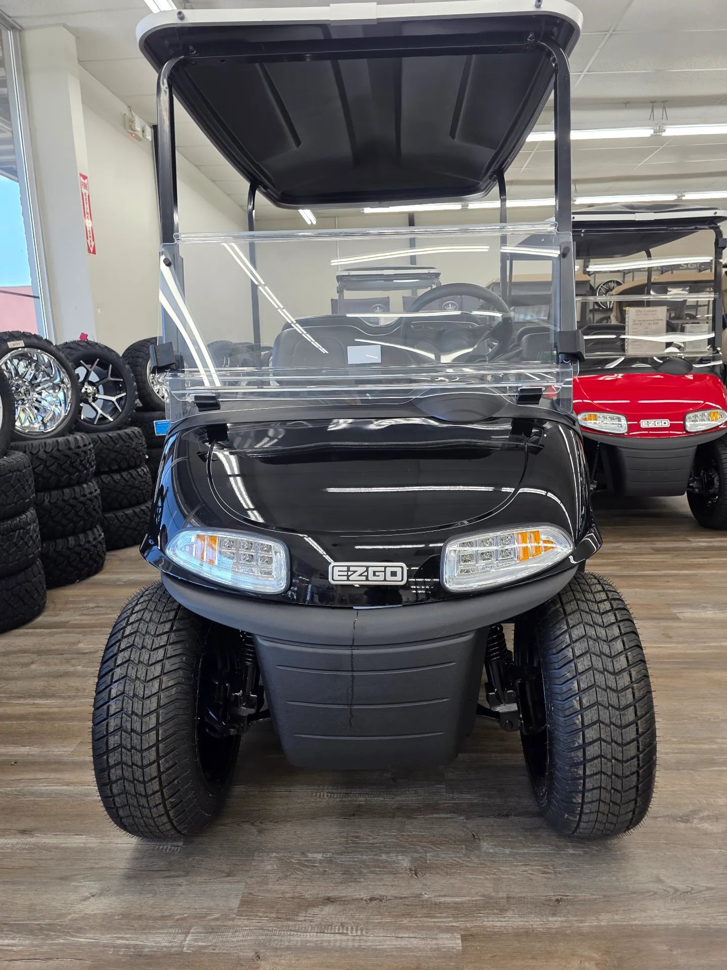 2021 EZGO RXV photo 4