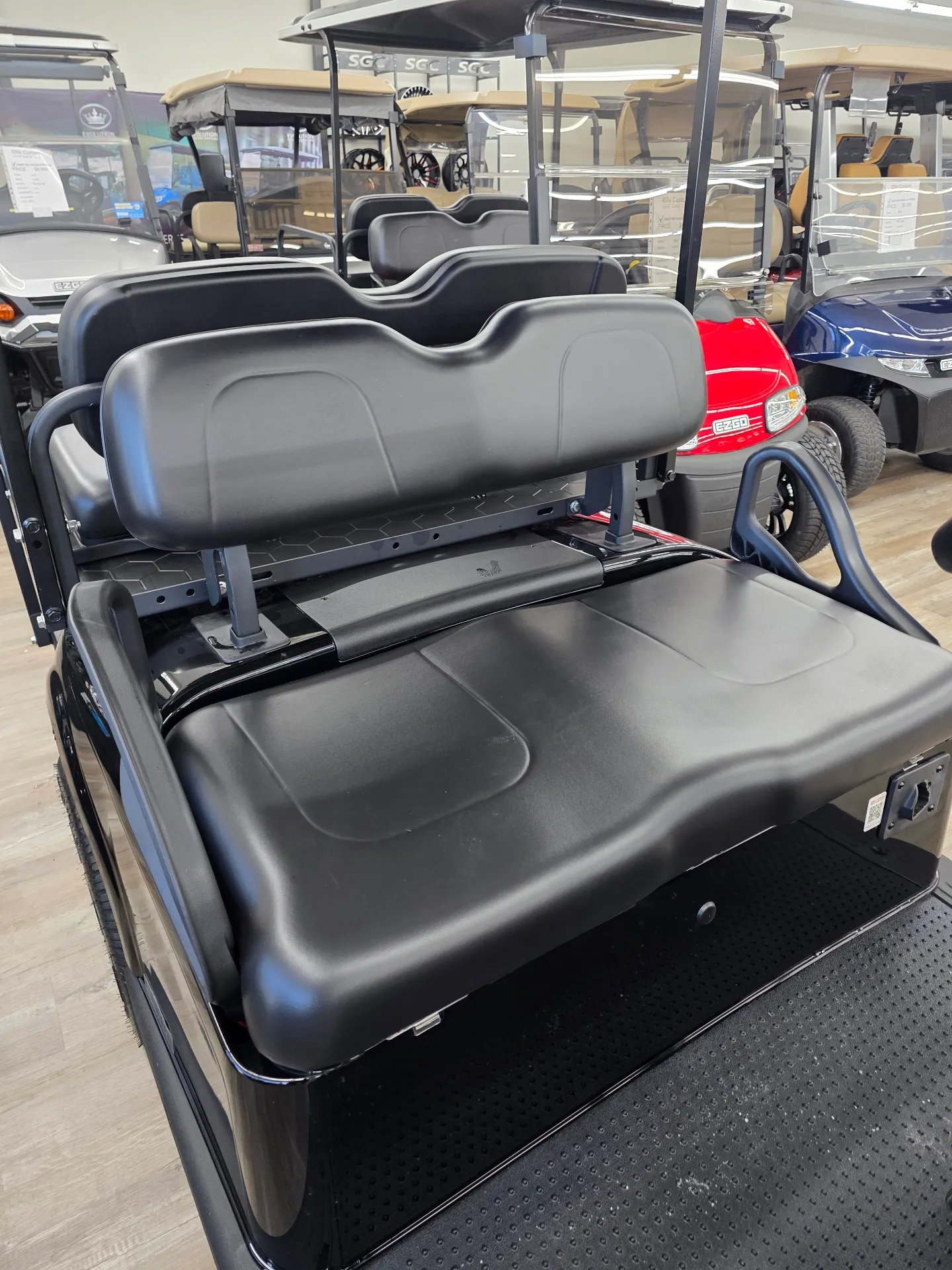 2021 EZGO RXV photo 5