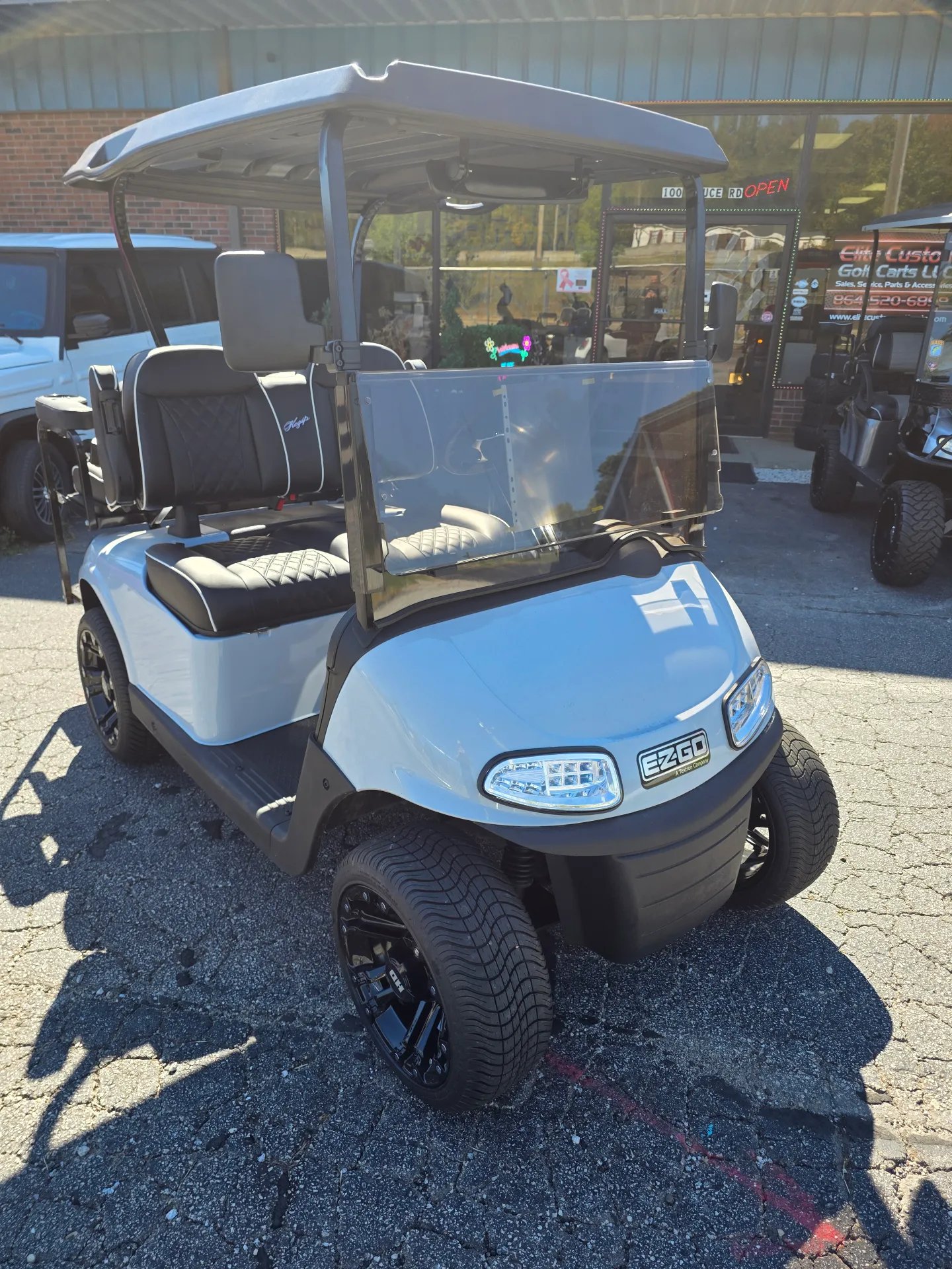 2021 EZGO RXV photo 3