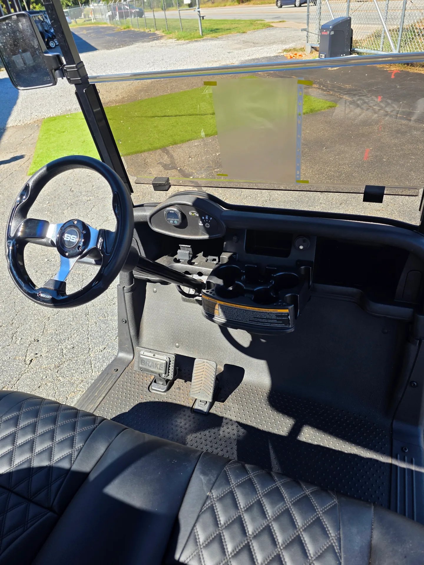 2021 EZGO RXV photo 5
