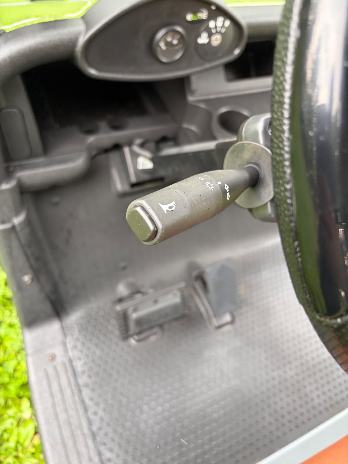 2018 EZGO RXV photo 7